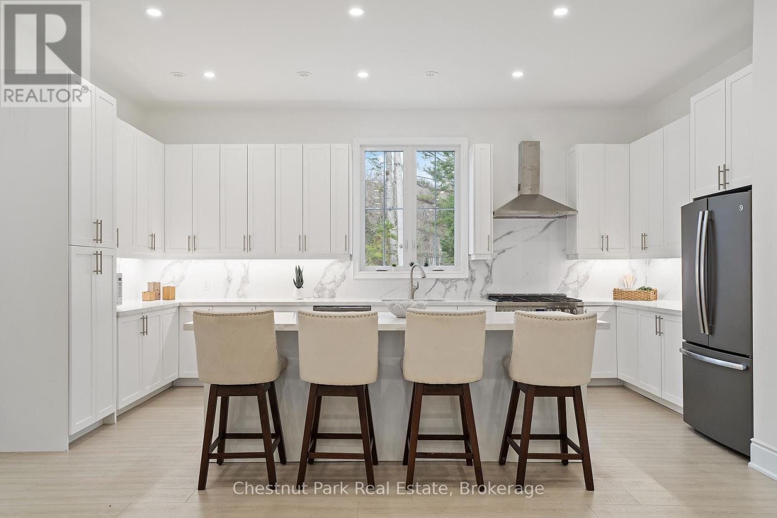 1153 Deer Lake Road, Perry (Emsdale), ON - Indoor Photo Showing Kitchen With Stainless Steel Kitchen With Upgraded Kitchen
