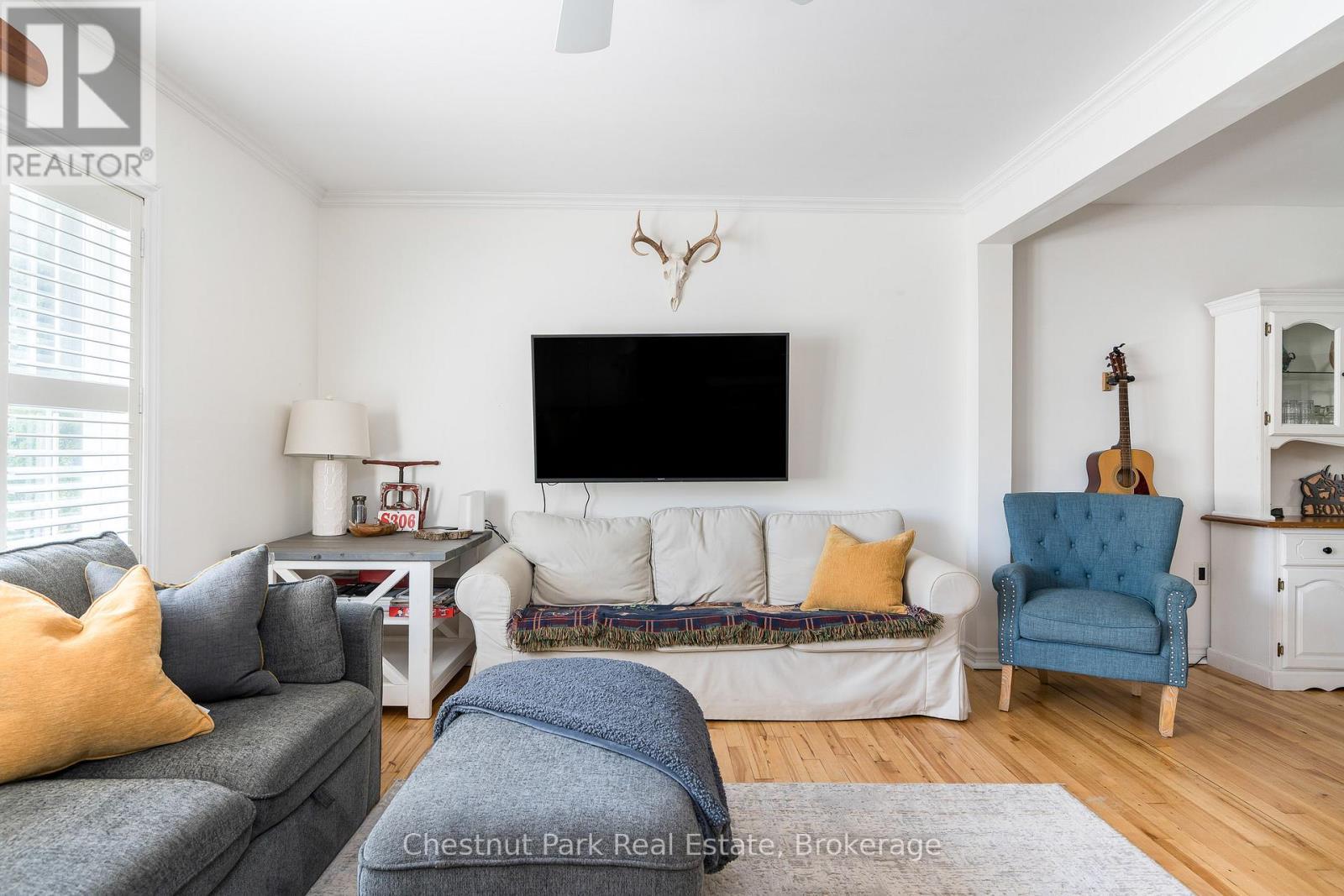 81 Ninth Street, Collingwood, ON - Indoor Photo Showing Living Room
