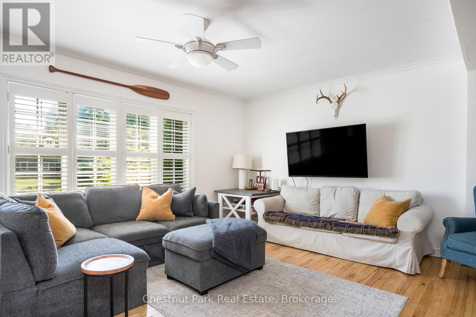 81 Ninth Street, Collingwood, ON - Indoor Photo Showing Living Room