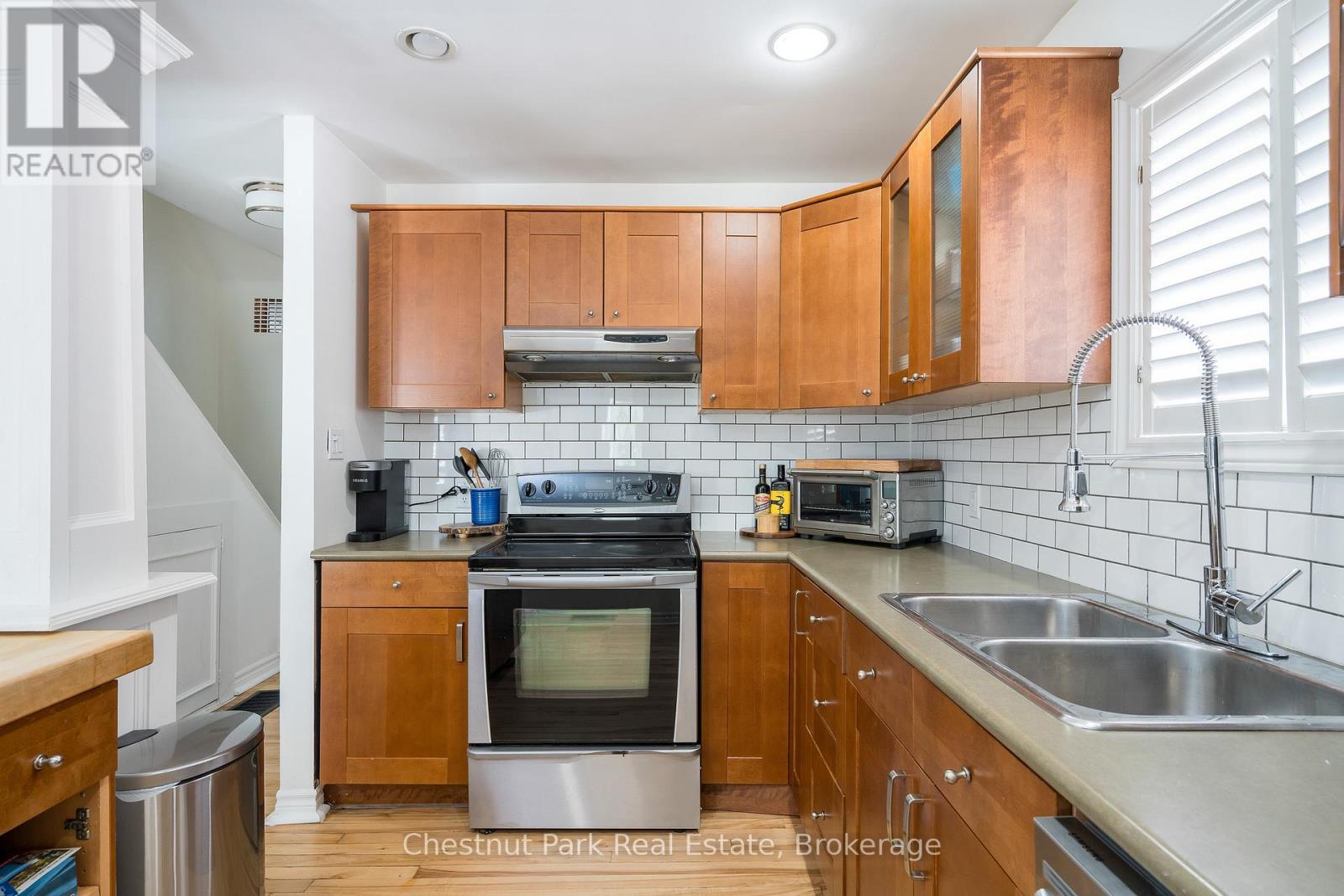 81 Ninth Street, Collingwood, ON - Indoor Photo Showing Kitchen With Double Sink