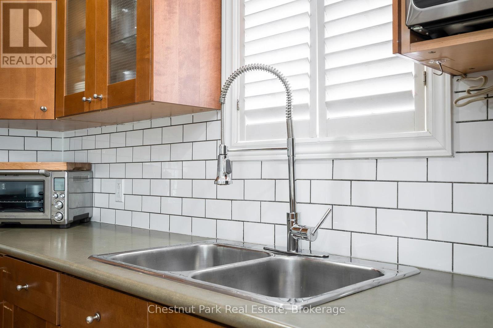 81 Ninth Street, Collingwood, ON - Indoor Photo Showing Kitchen With Double Sink