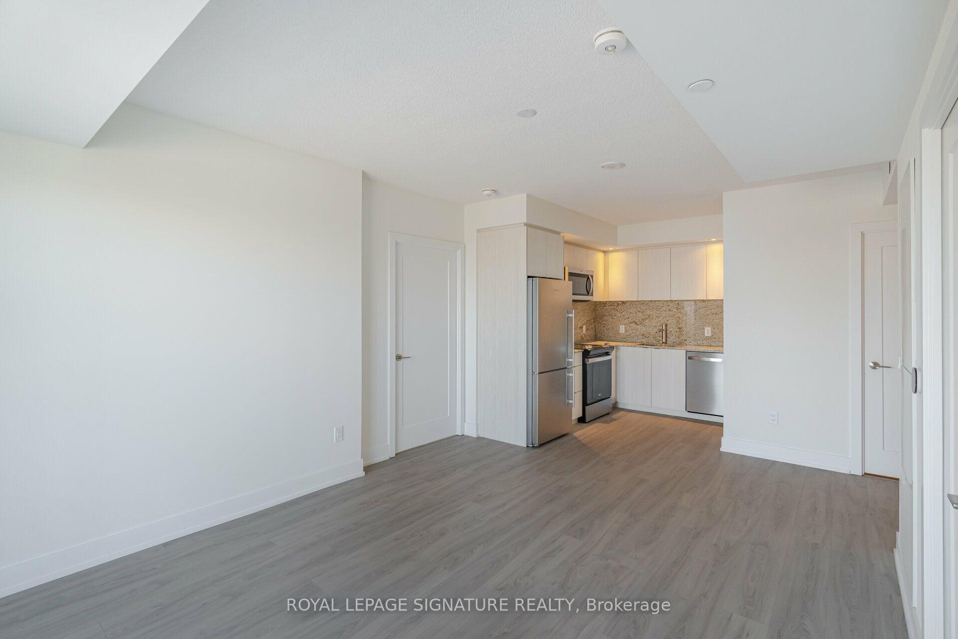 2705-10 Eva Road, Toronto, ON - Indoor Photo Showing Kitchen