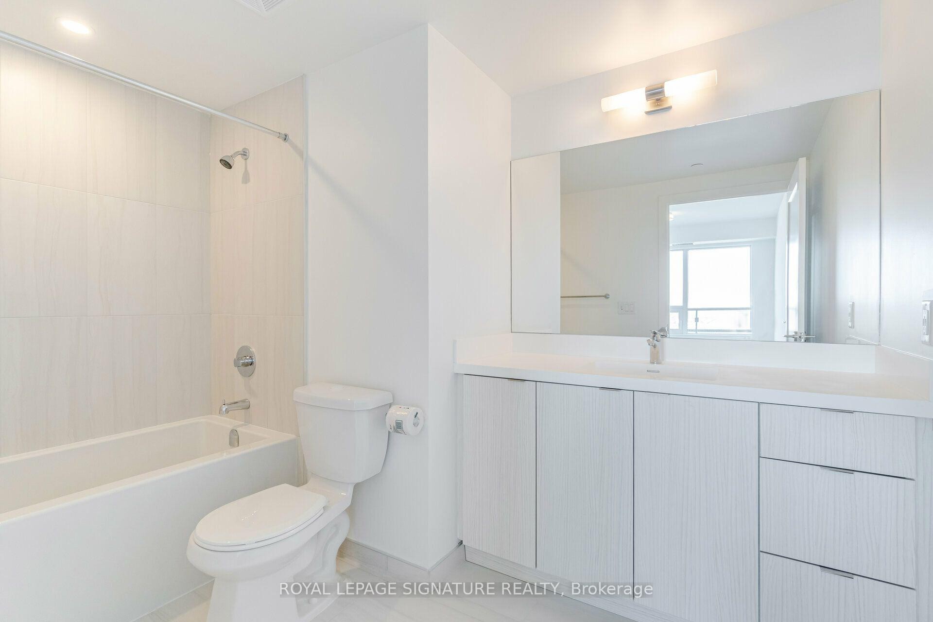 2705-10 Eva Road, Toronto, ON - Indoor Photo Showing Bathroom