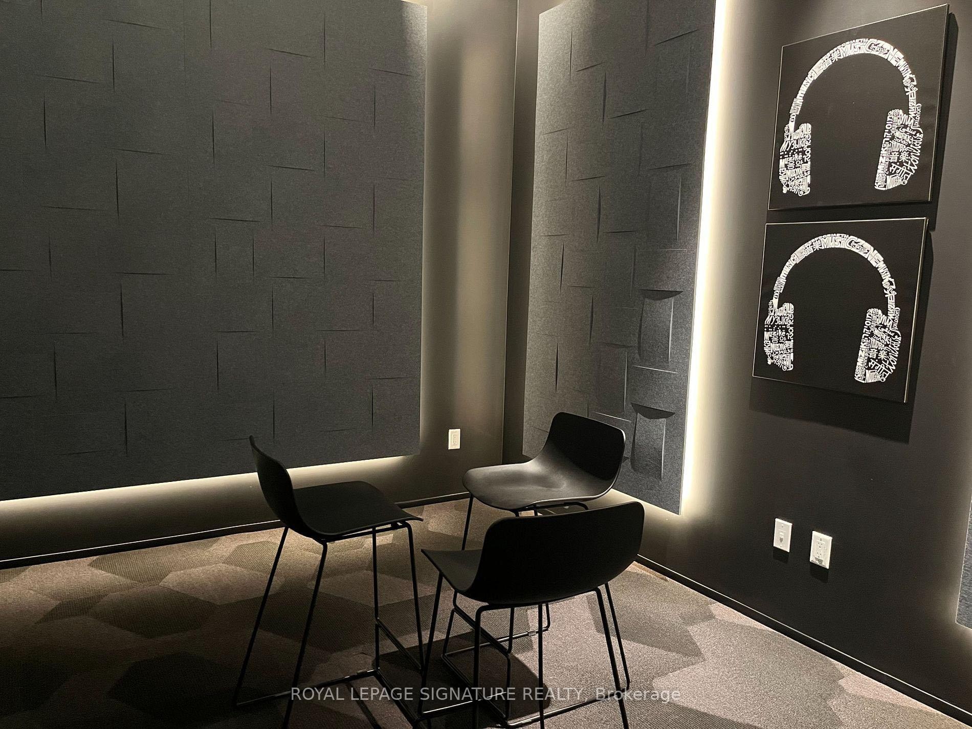 2705-10 Eva Road, Toronto, ON - Indoor Photo Showing Other Room