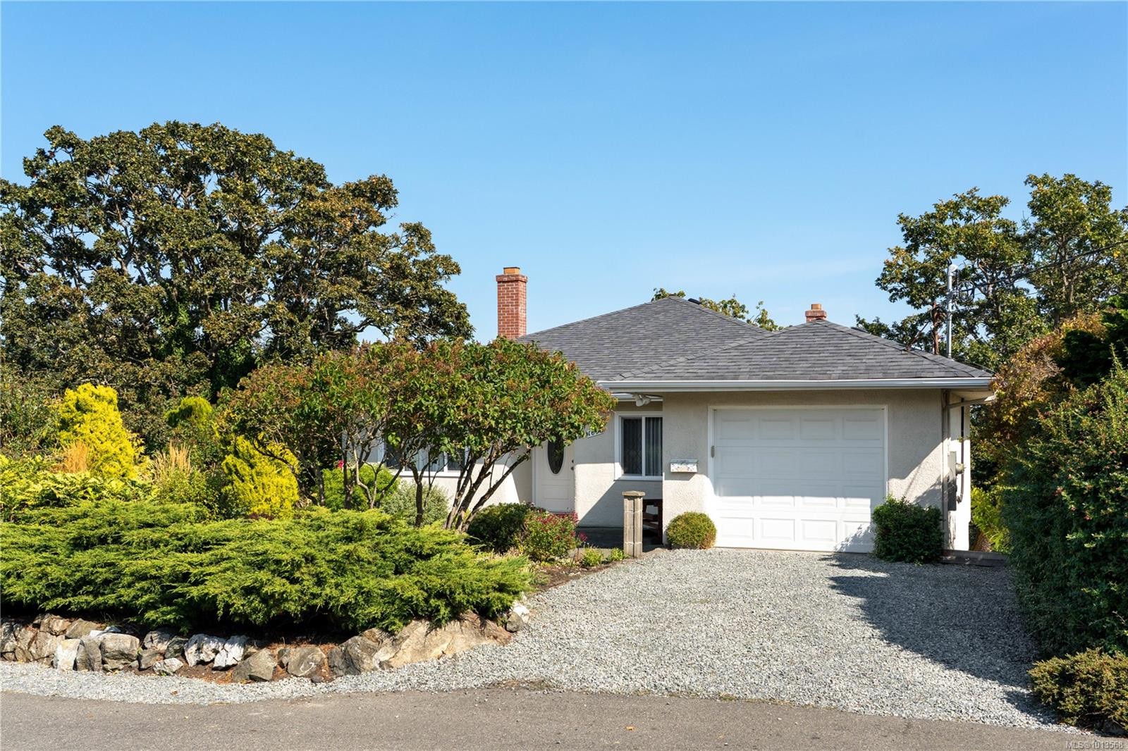 1697 Yale St, Oak Bay, BC
