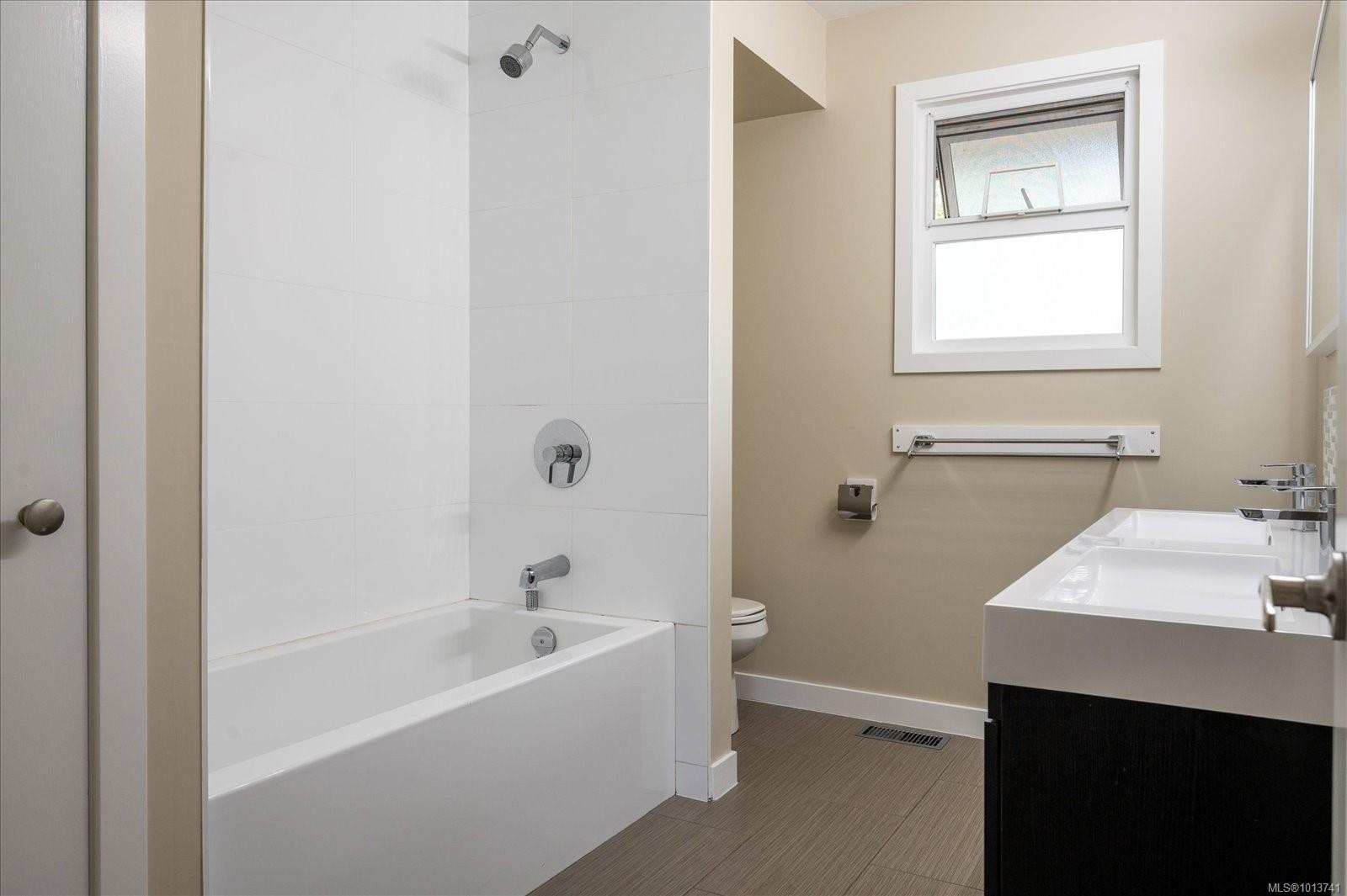 5450 Oceanview Terr, Nanaimo, BC