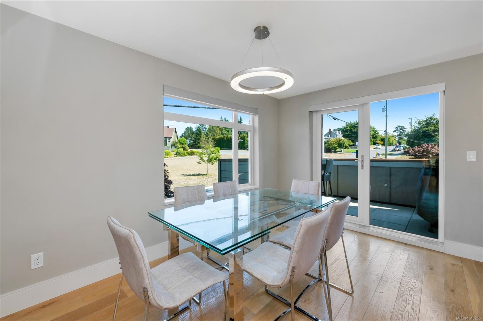 104-4343 Tyndall Ave, Saanich, BC