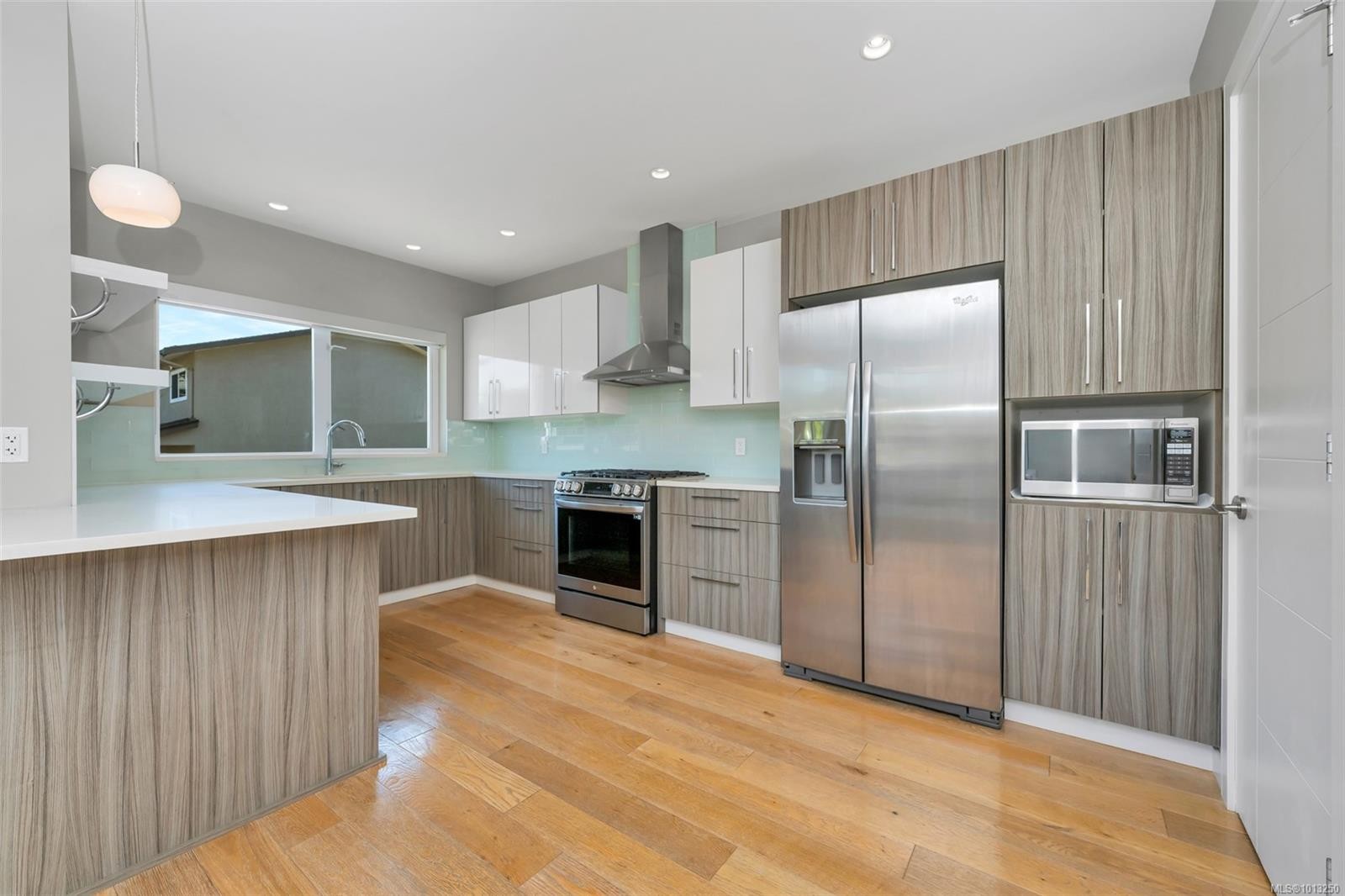 104-4343 Tyndall Ave, Saanich, BC