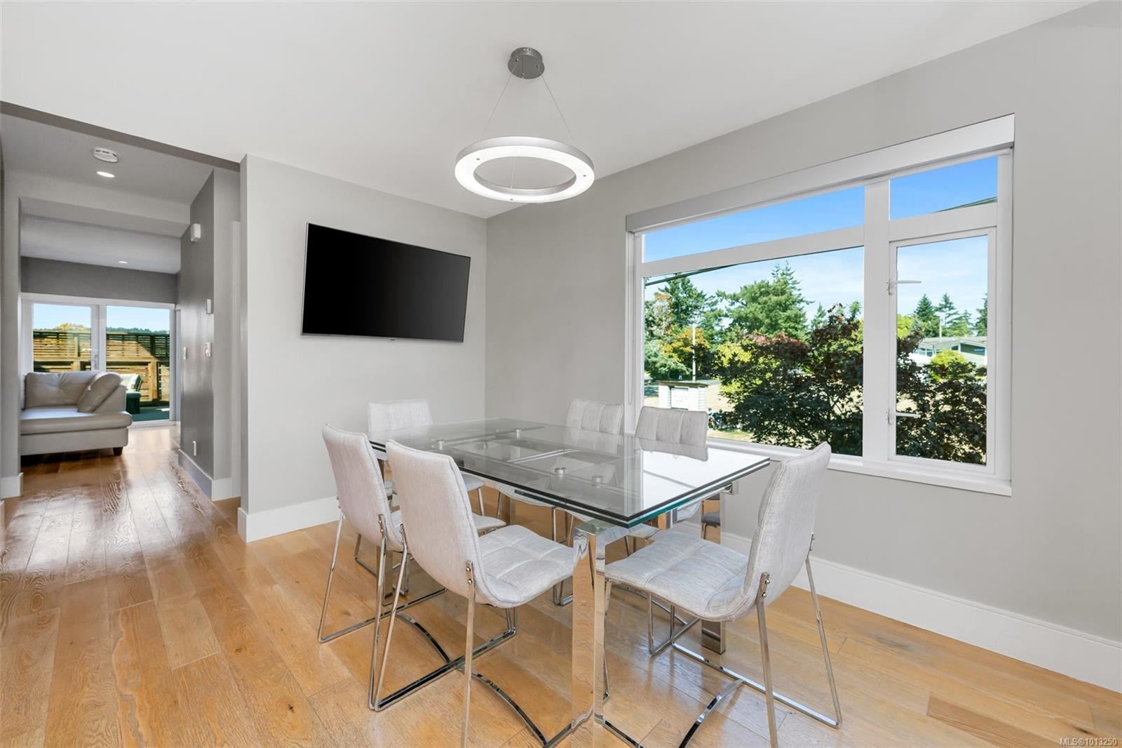 104-4343 Tyndall Ave, Saanich, BC