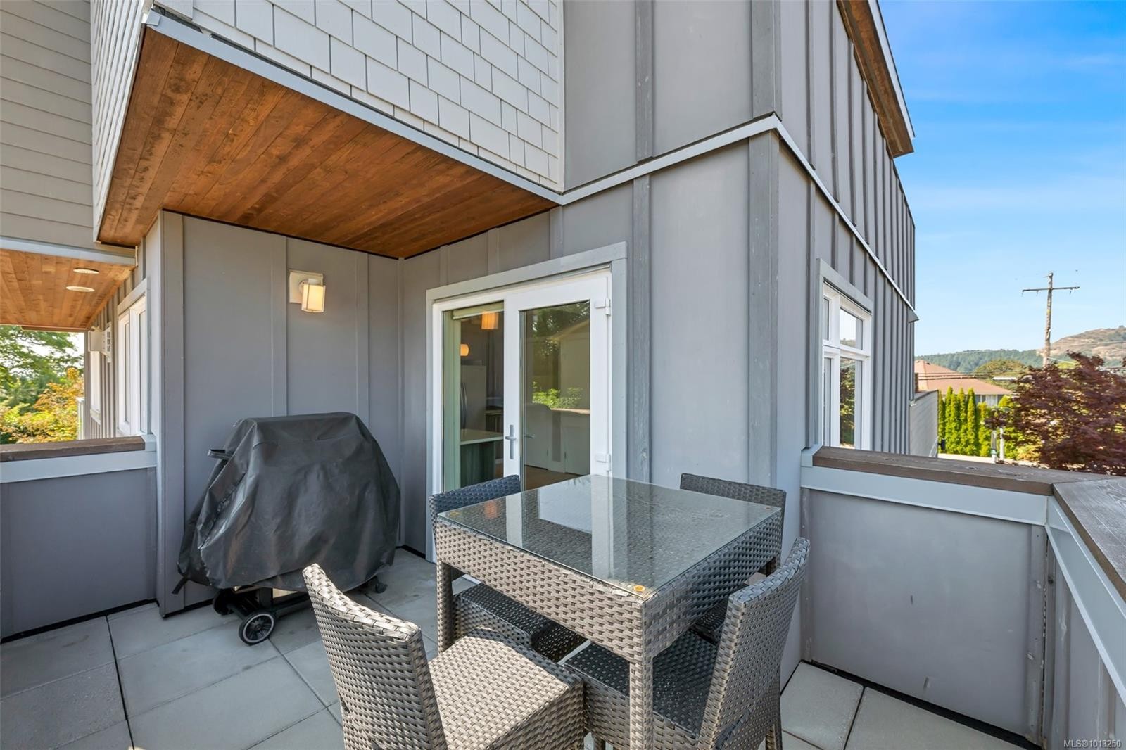 104-4343 Tyndall Ave, Saanich, BC