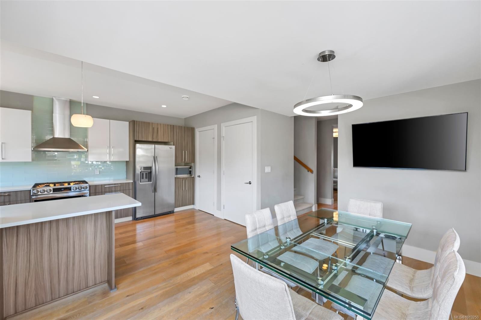 104-4343 Tyndall Ave, Saanich, BC