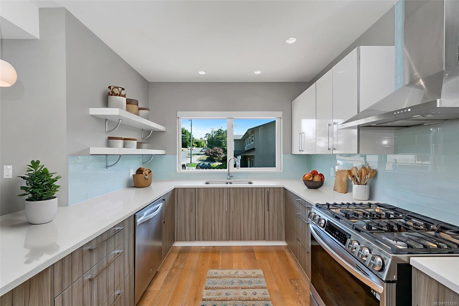 104-4343 Tyndall Ave, Saanich, BC