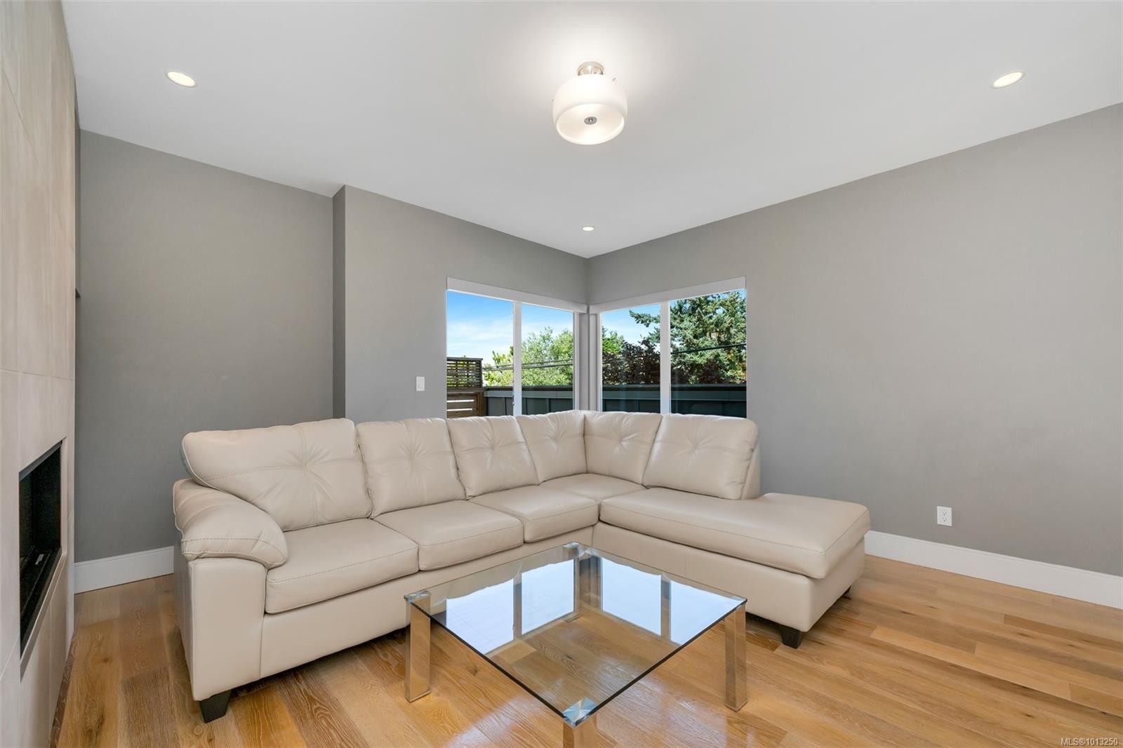 104-4343 Tyndall Ave, Saanich, BC