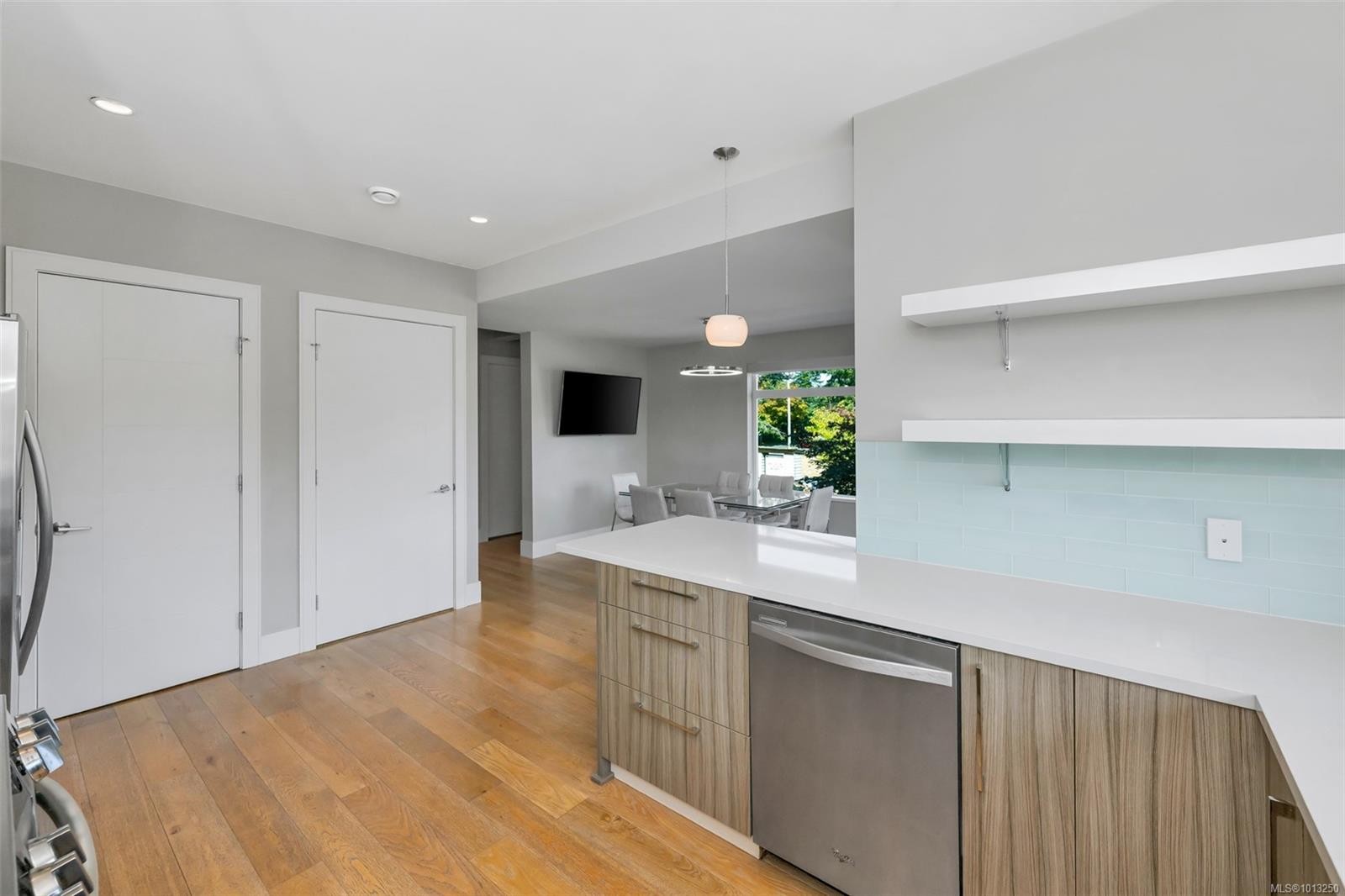 104-4343 Tyndall Ave, Saanich, BC