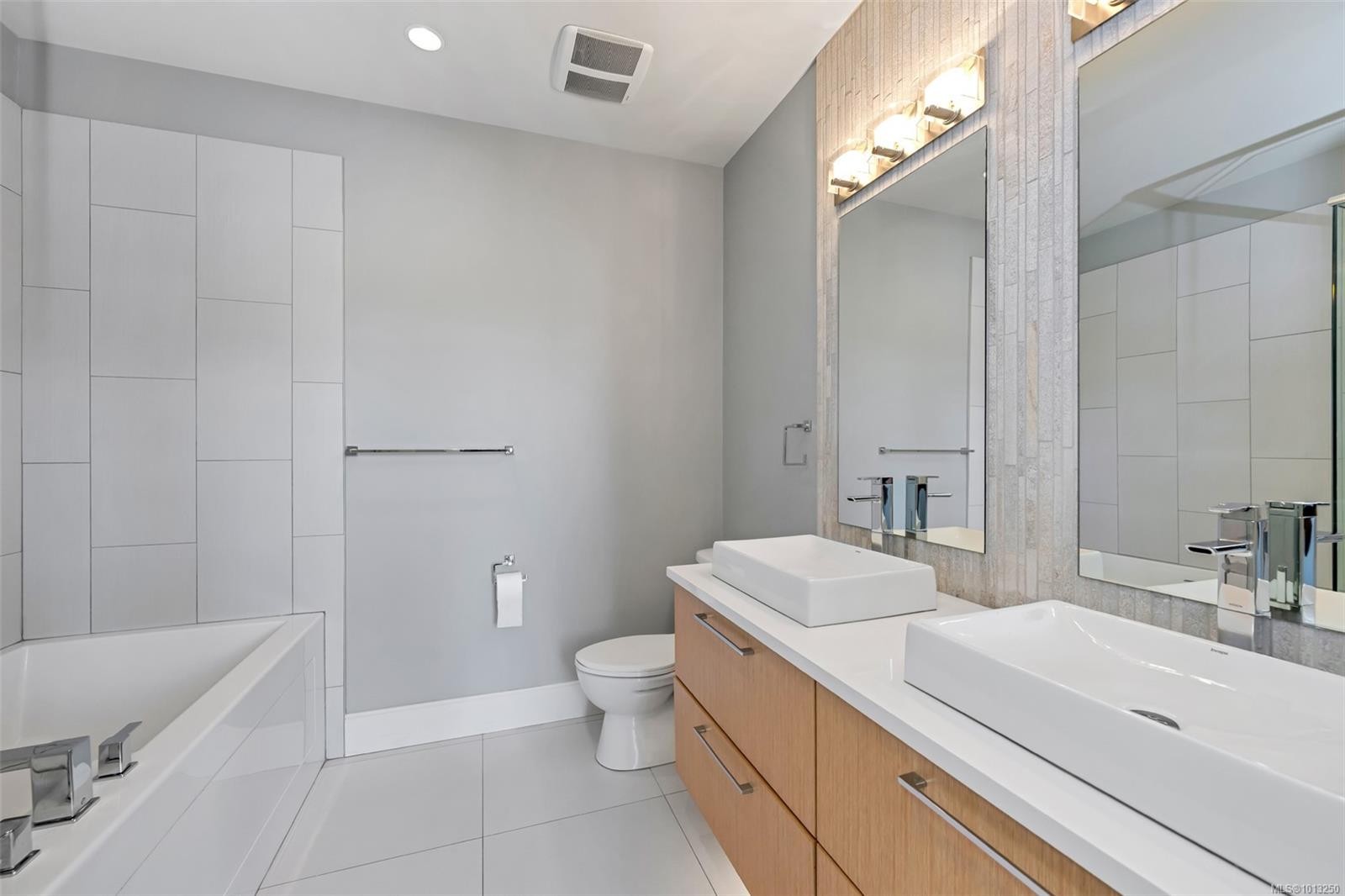 104-4343 Tyndall Ave, Saanich, BC