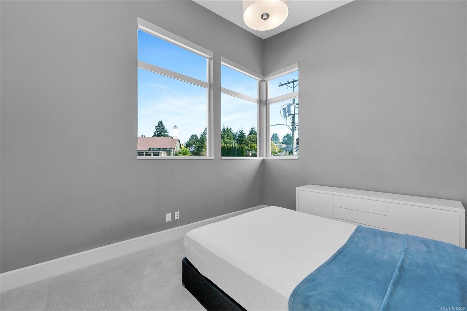 104-4343 Tyndall Ave, Saanich, BC