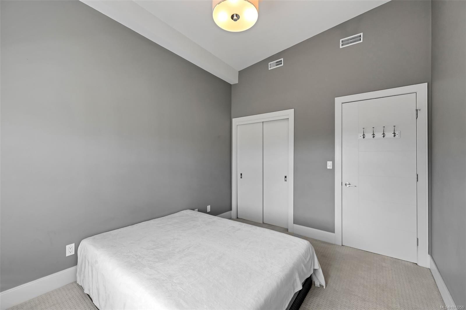 104-4343 Tyndall Ave, Saanich, BC