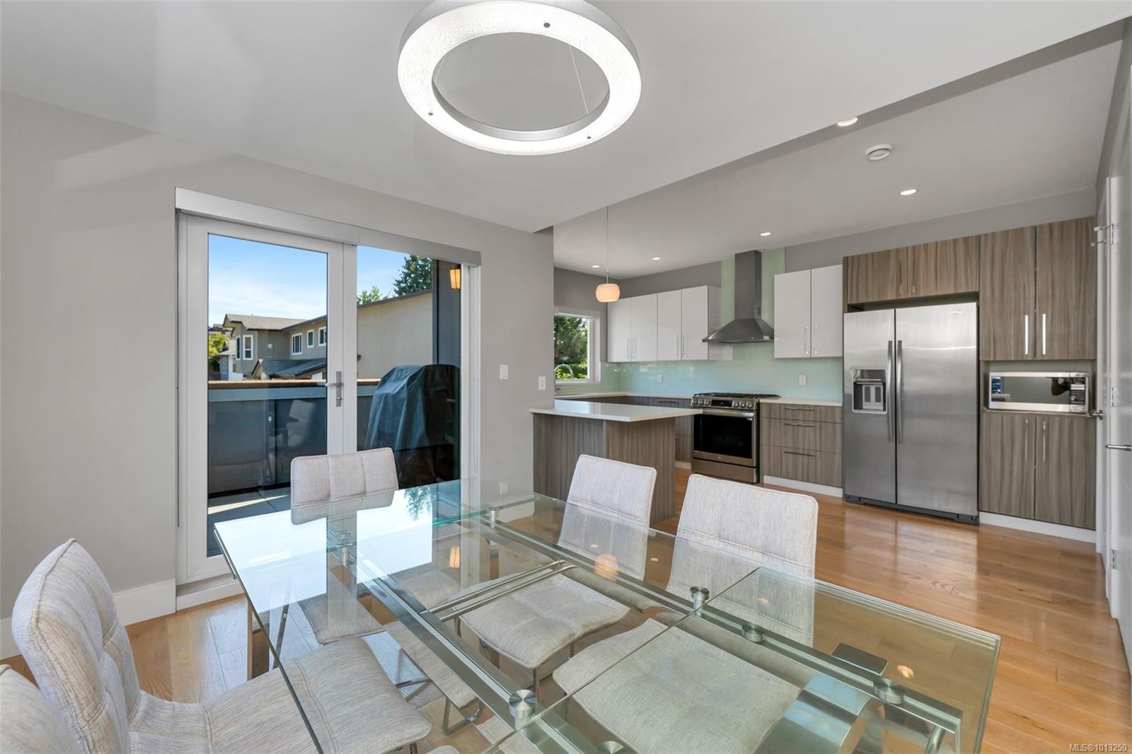 104-4343 Tyndall Ave, Saanich, BC