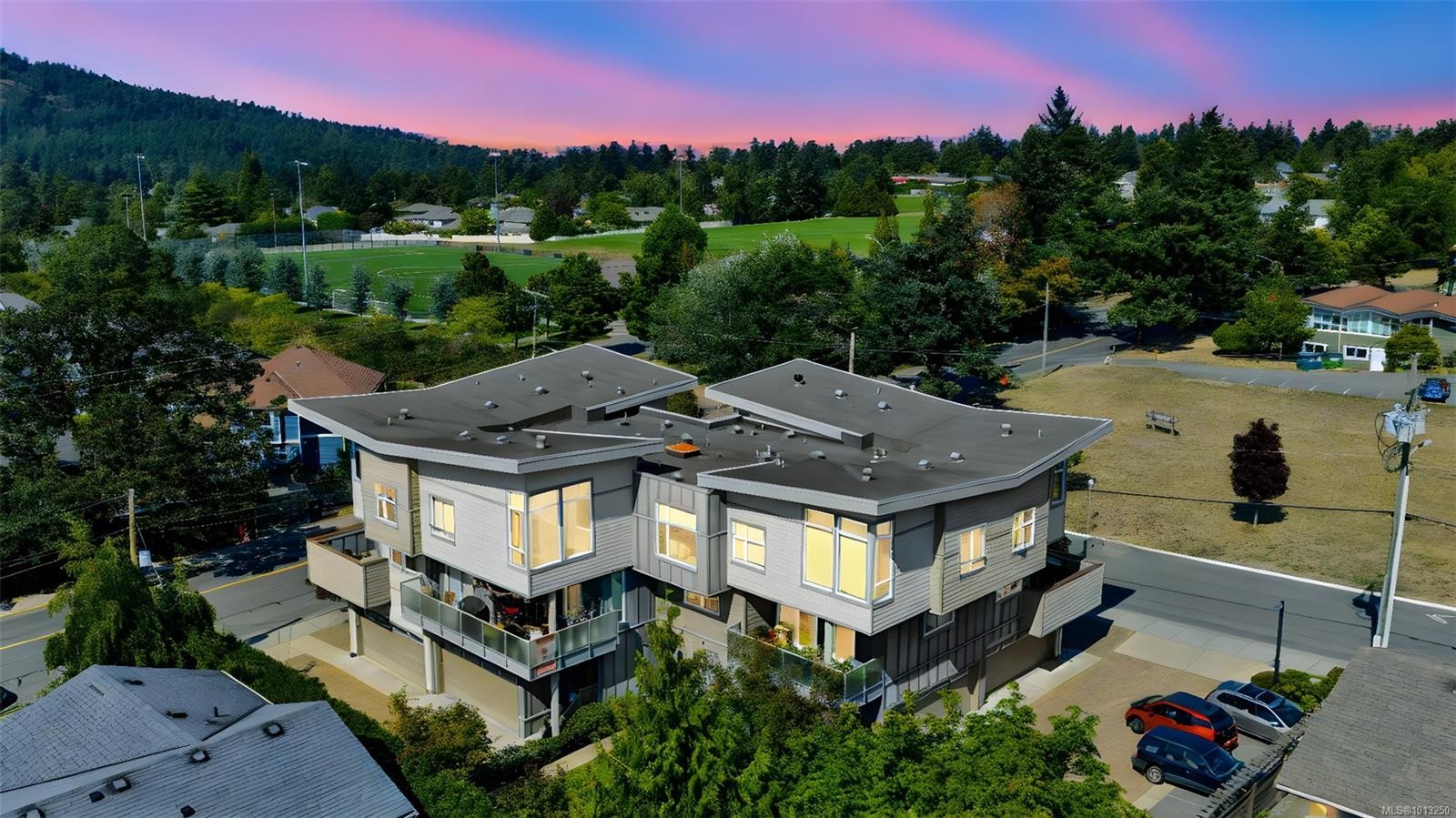 104-4343 Tyndall Ave, Saanich, BC