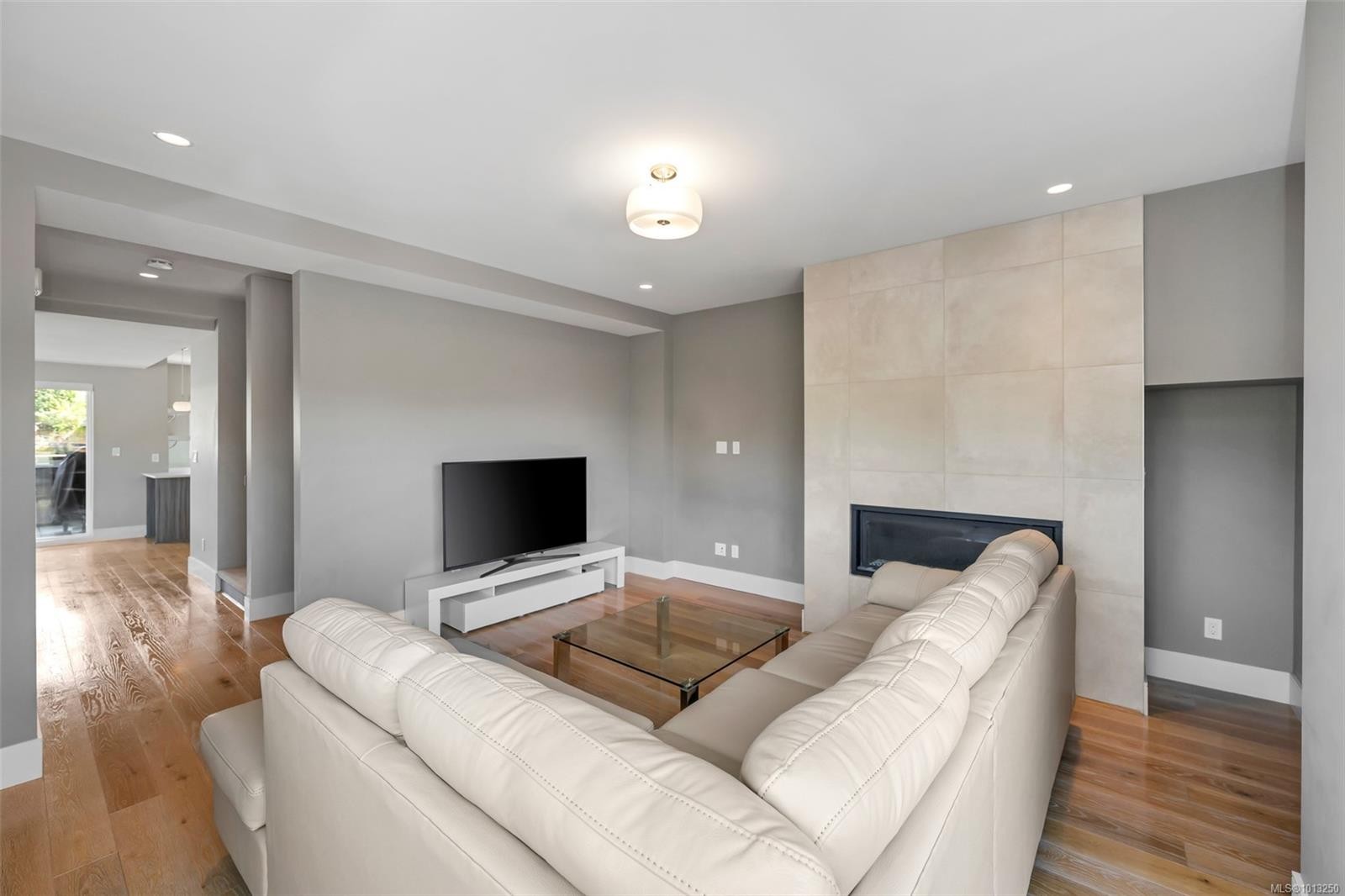 104-4343 Tyndall Ave, Saanich, BC