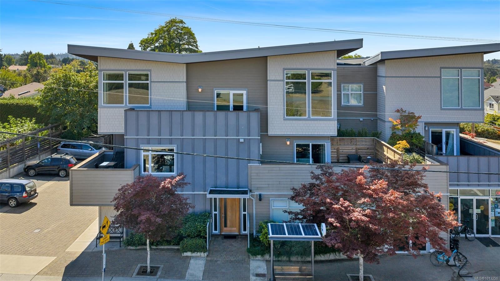 104-4343 Tyndall Ave, Saanich, BC