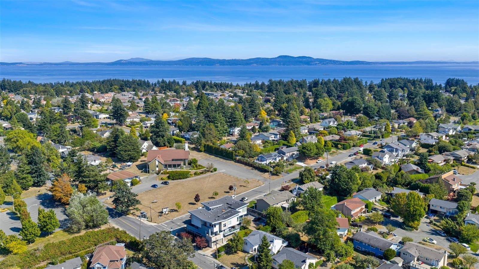 104-4343 Tyndall Ave, Saanich, BC