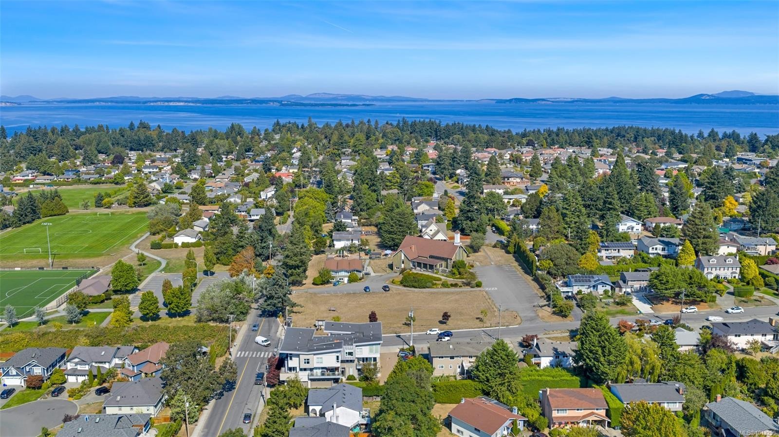 104-4343 Tyndall Ave, Saanich, BC