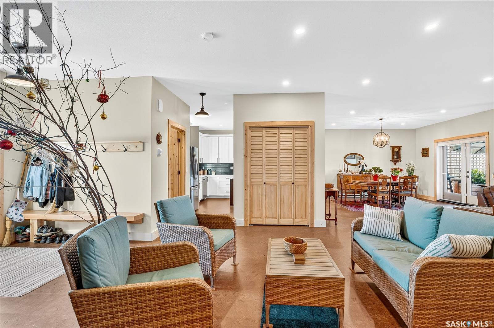 322 Laurier Crescent, Laird Rm No. 404, SK - Indoor Photo Showing Living Room