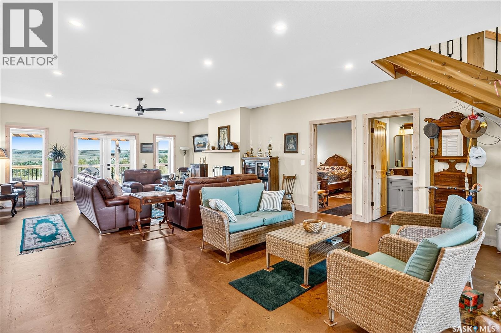 322 Laurier Crescent, Laird Rm No. 404, SK - Indoor Photo Showing Living Room