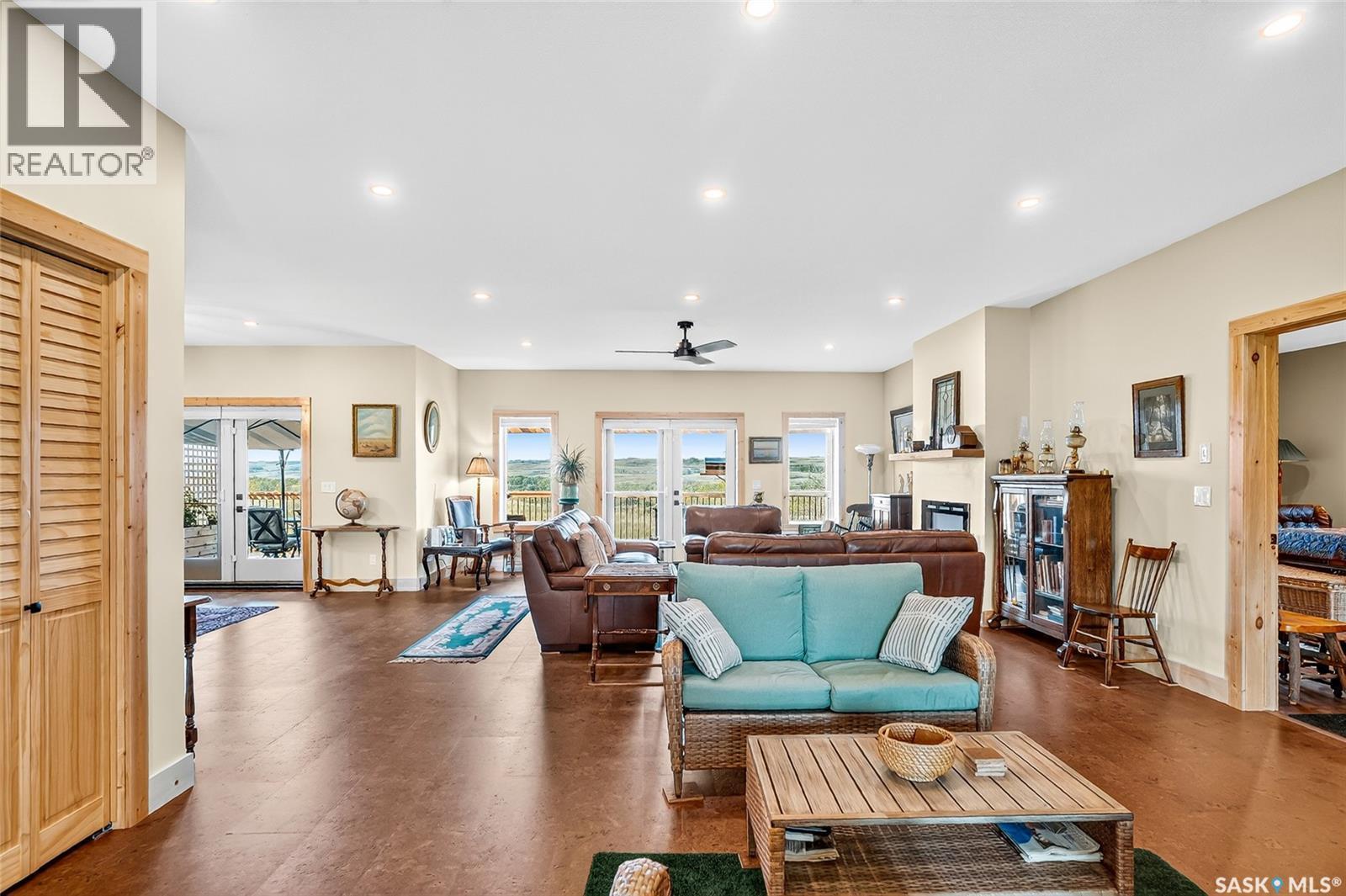 322 Laurier Crescent, Laird Rm No. 404, SK - Indoor Photo Showing Living Room