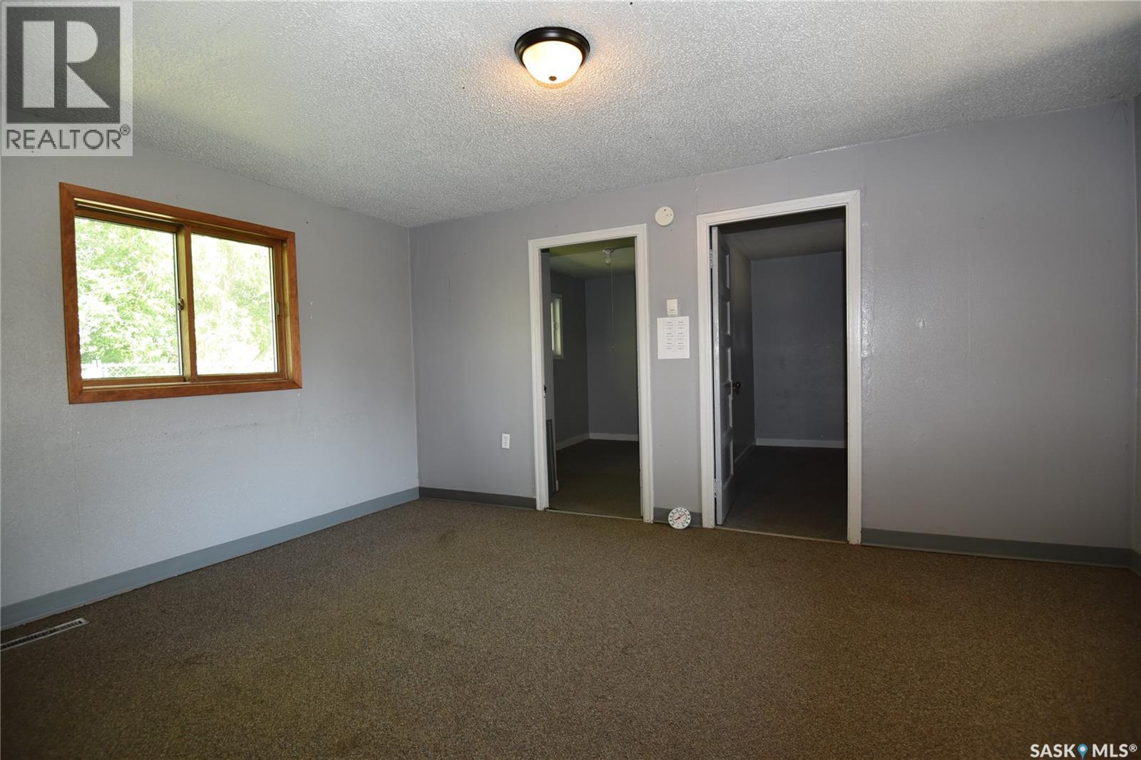 400 - 402 Macdonald Street, Nipawin, SK - Indoor Photo Showing Other Room