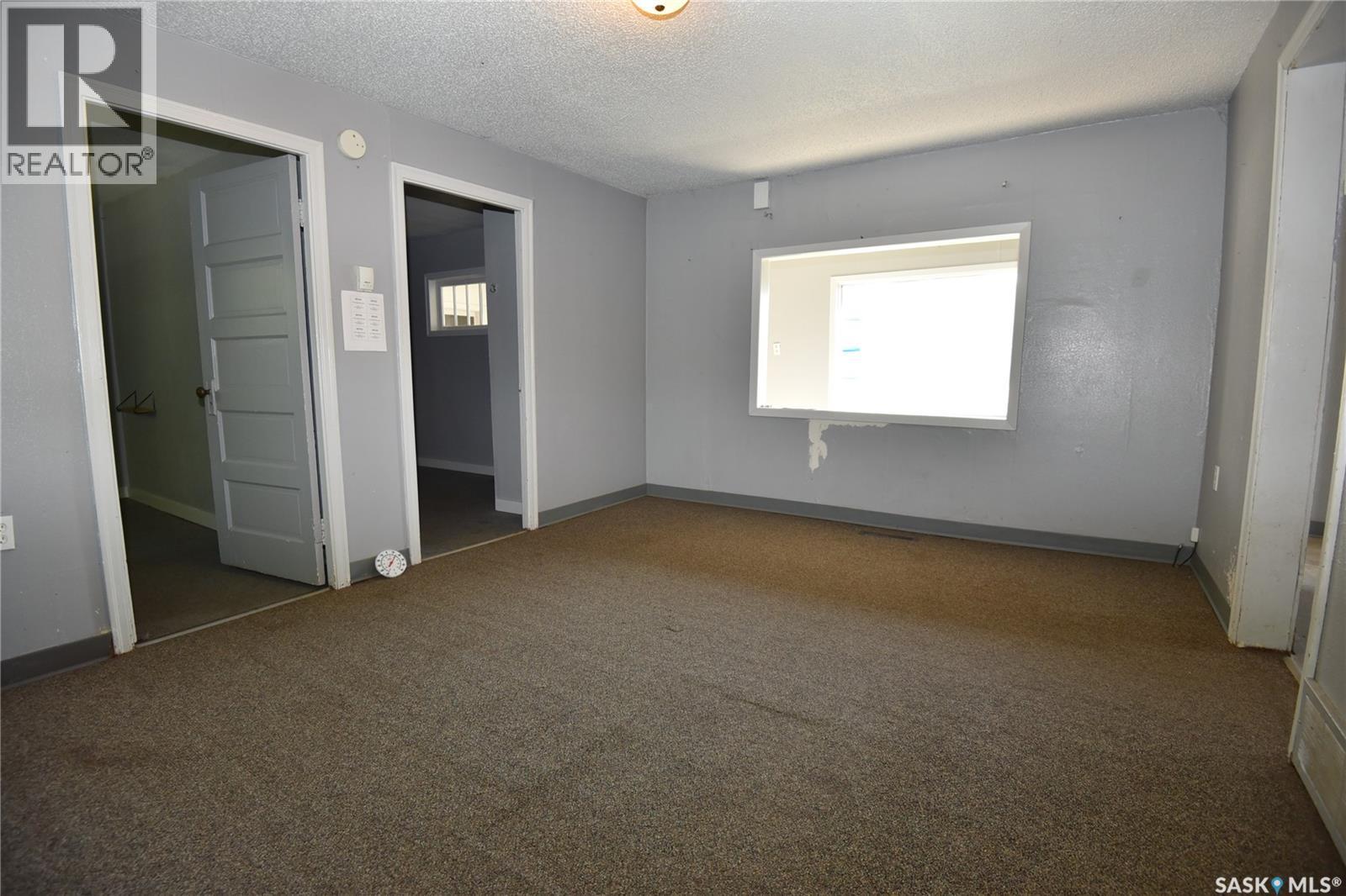 400 - 402 Macdonald Street, Nipawin, SK - Indoor Photo Showing Other Room
