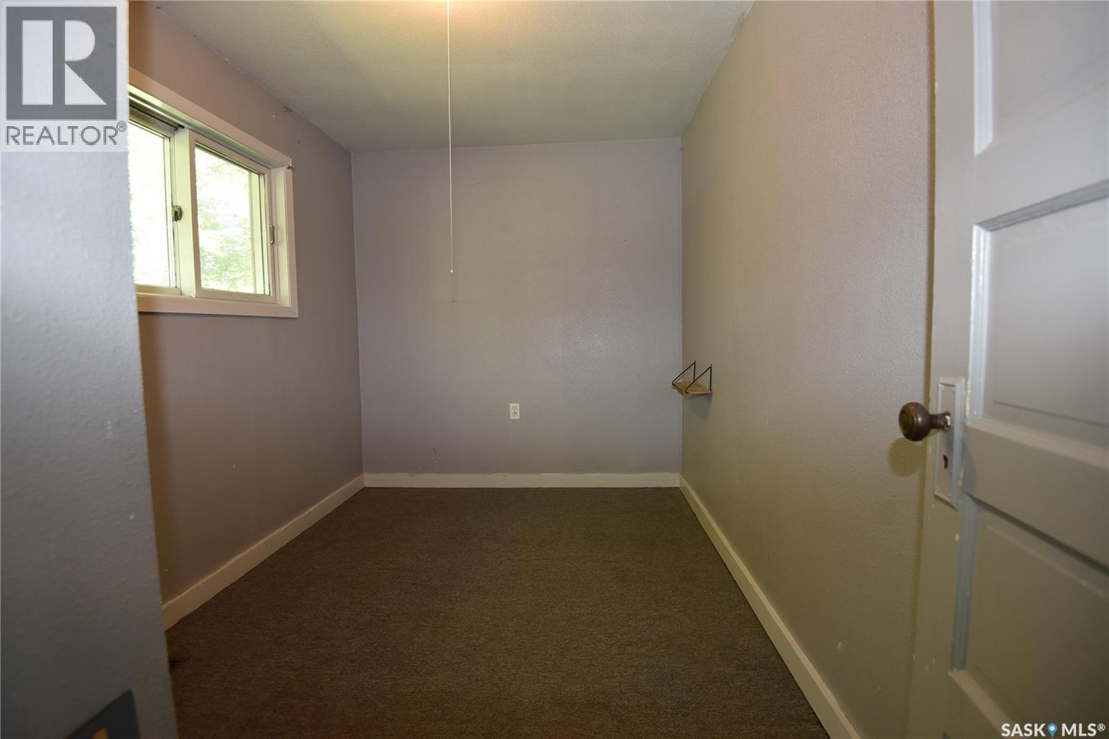 400 - 402 Macdonald Street, Nipawin, SK - Indoor Photo Showing Other Room