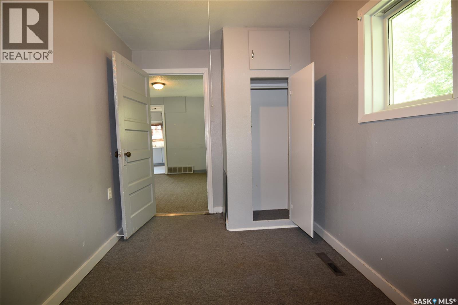 400 - 402 Macdonald Street, Nipawin, SK - Indoor Photo Showing Other Room