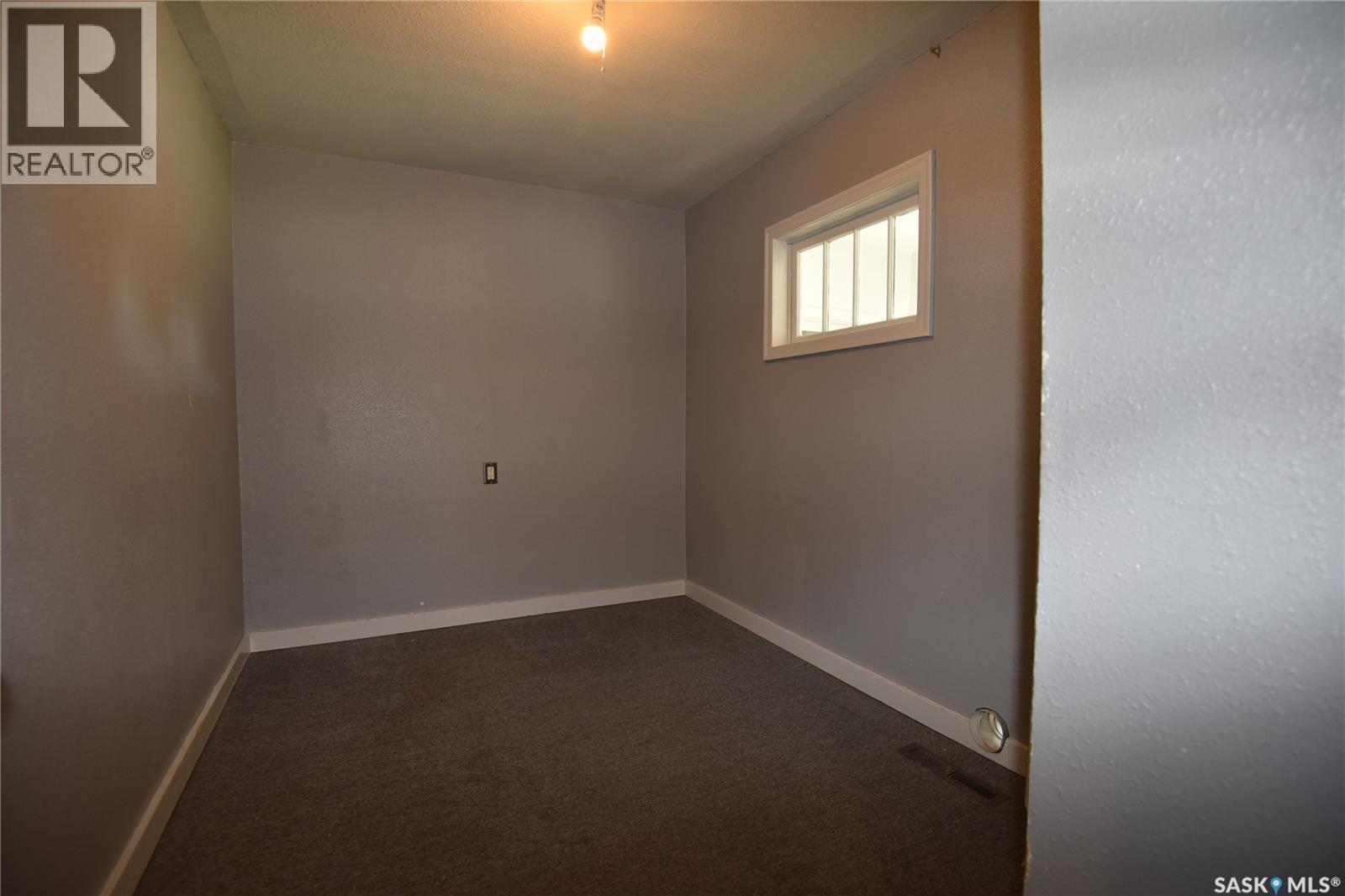 400 - 402 Macdonald Street, Nipawin, SK - Indoor Photo Showing Other Room