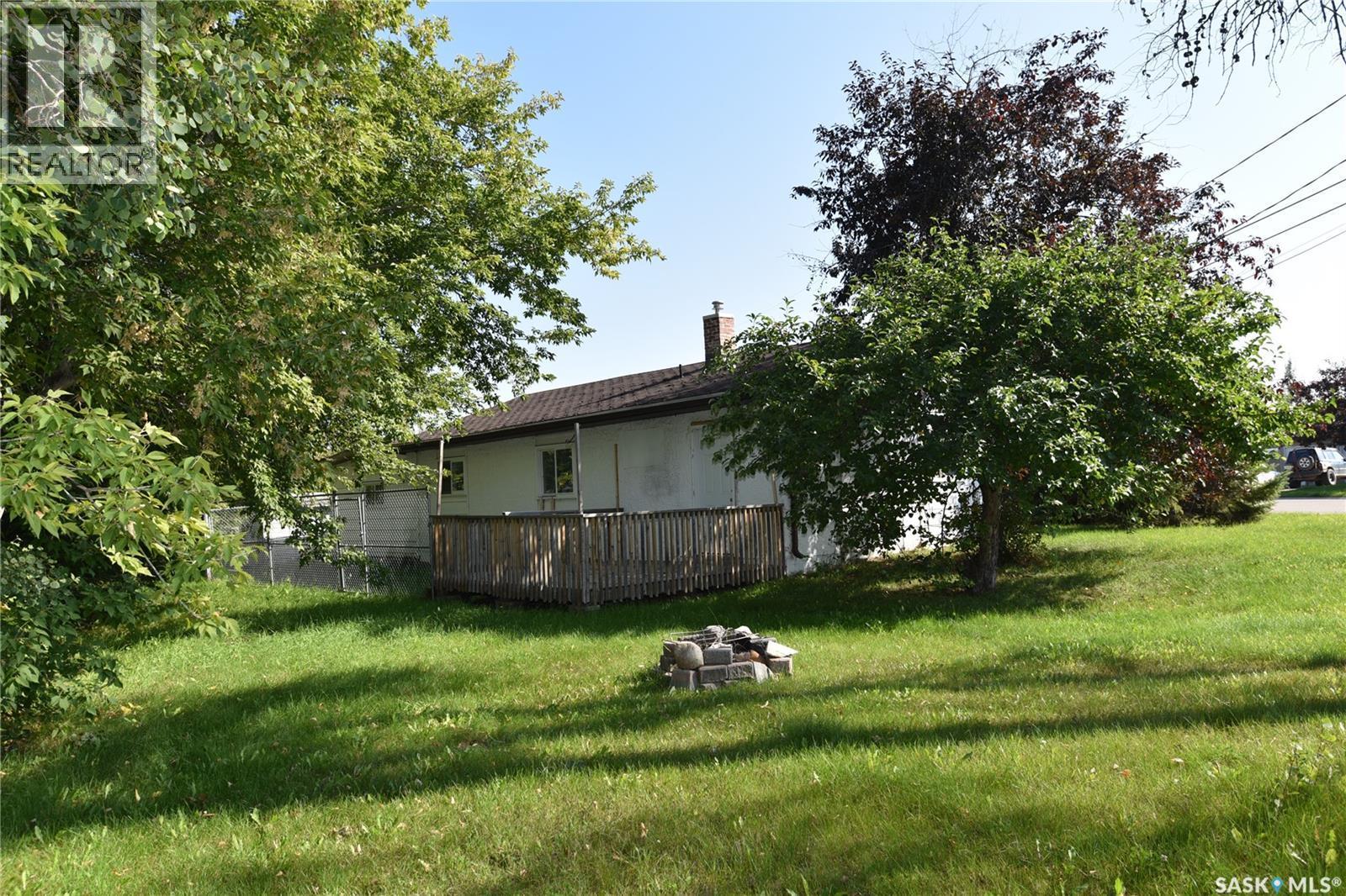 400 - 402 Macdonald Street, Nipawin, SK - Outdoor