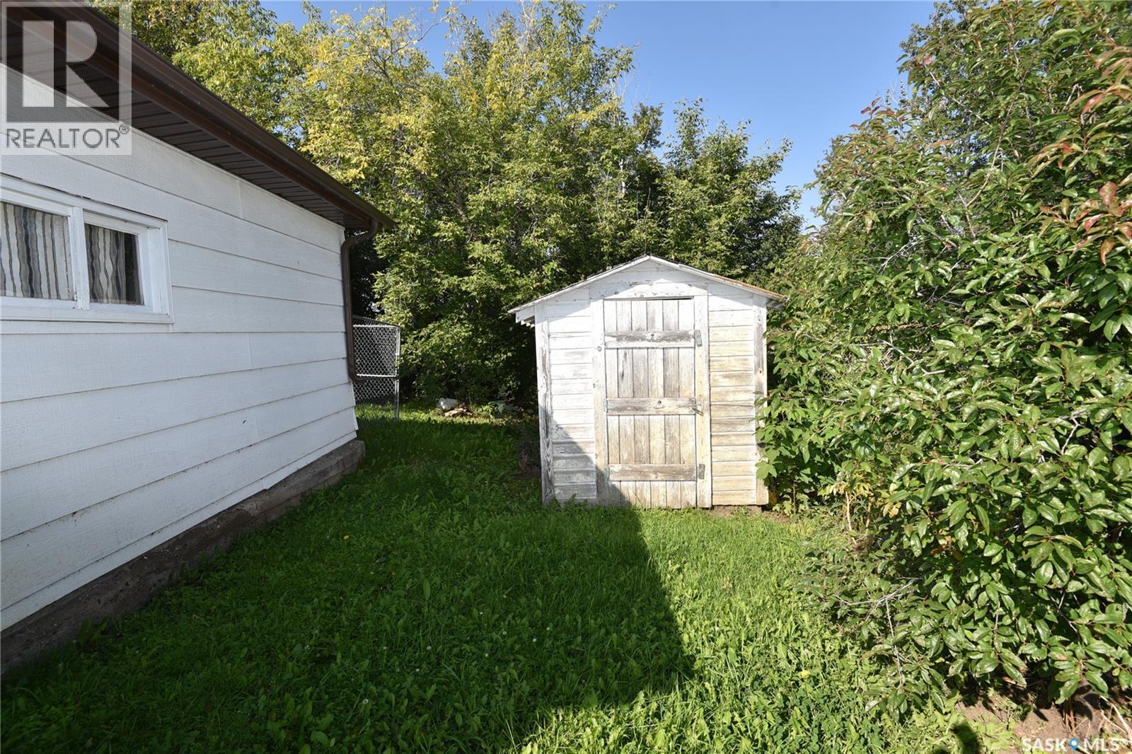 400 - 402 Macdonald Street, Nipawin, SK - Outdoor