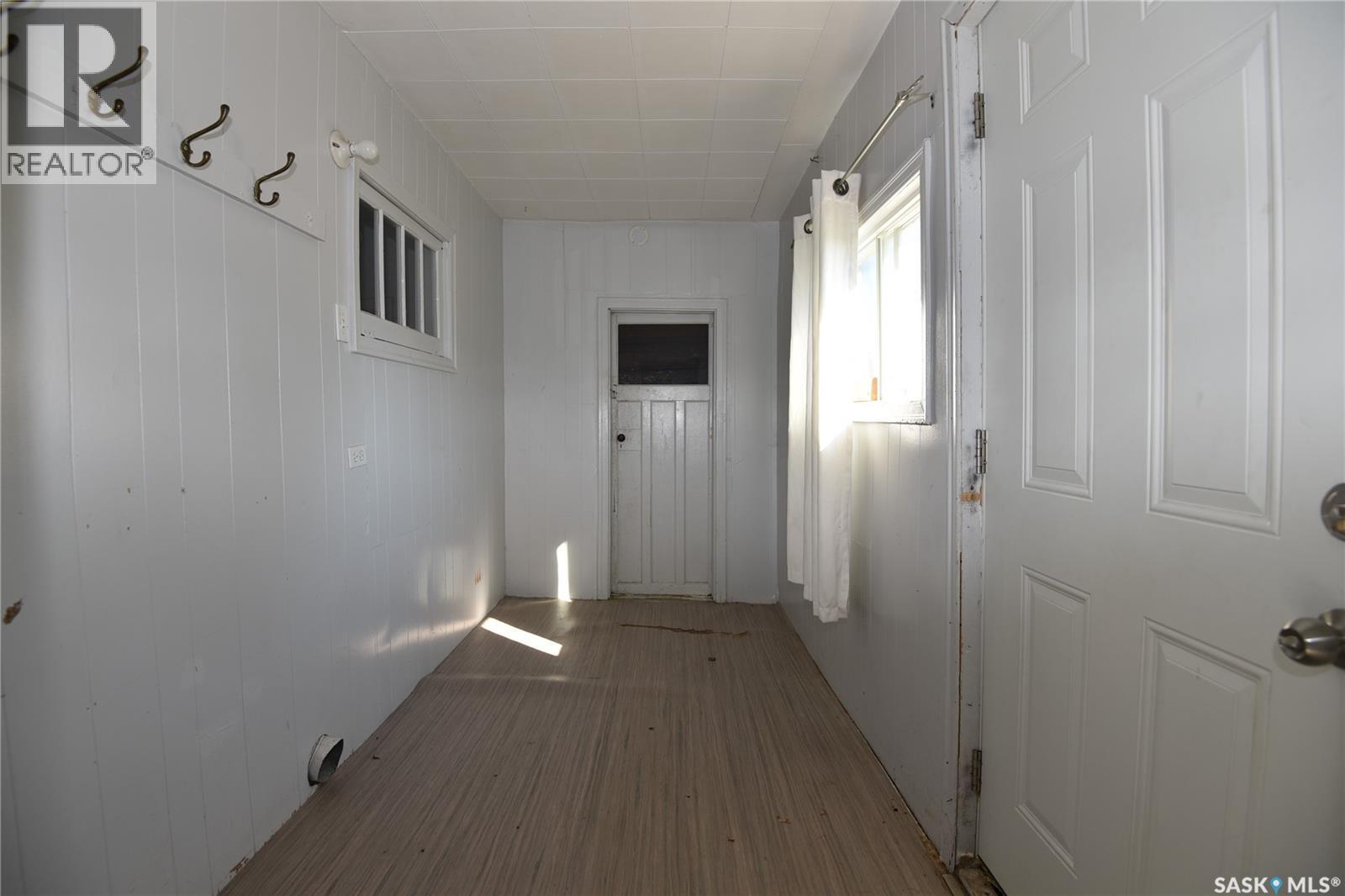 400 - 402 Macdonald Street, Nipawin, SK - Indoor Photo Showing Other Room