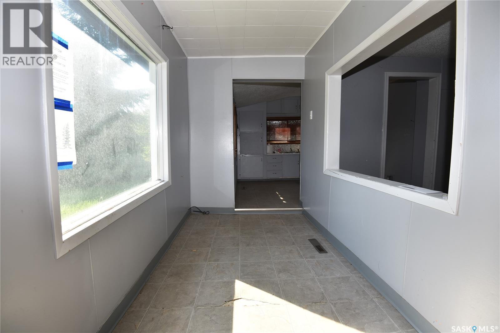 400 - 402 Macdonald Street, Nipawin, SK - Indoor Photo Showing Other Room