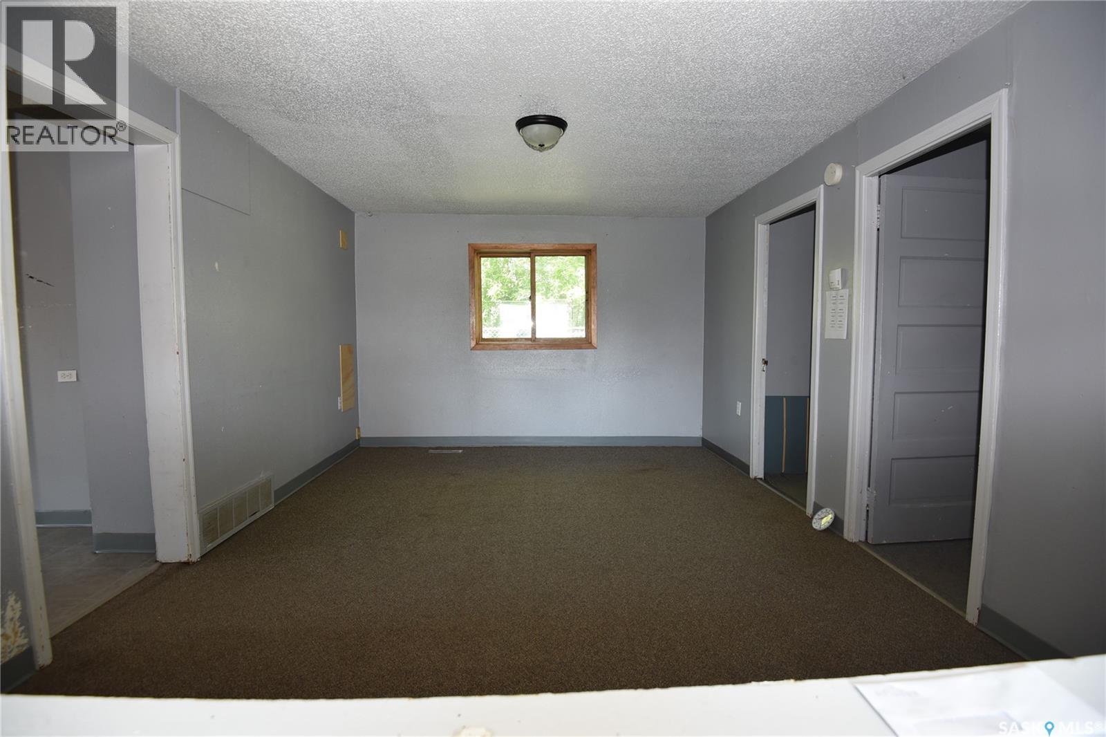 400 - 402 Macdonald Street, Nipawin, SK - Indoor Photo Showing Other Room