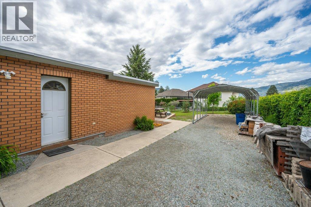 703 Similkameen Avenue, Oliver, BC - Outdoor