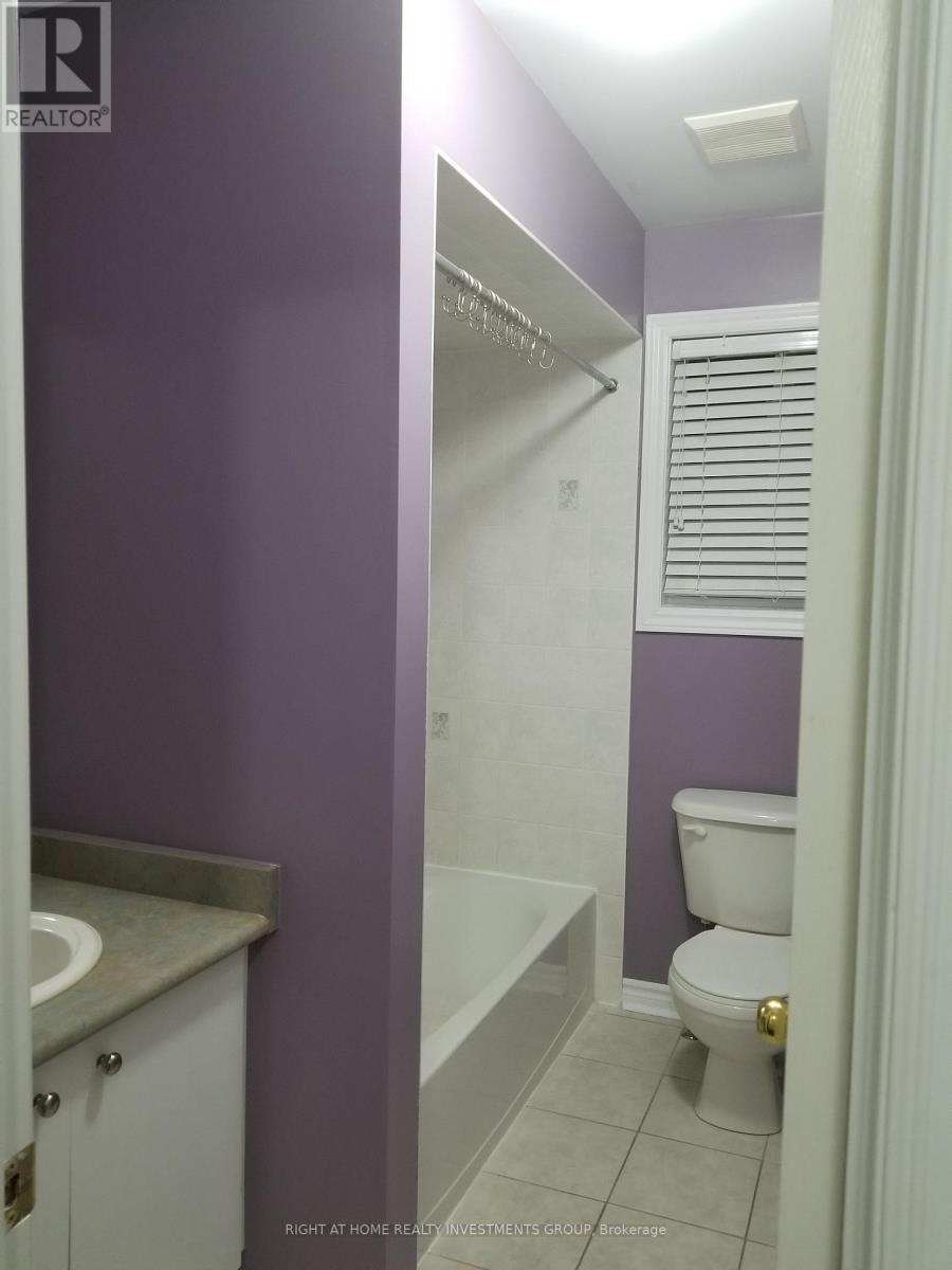 3-piece washroom - 38 Lang Drive, Barrie, ON - Indoor Photo Showing Bathroom