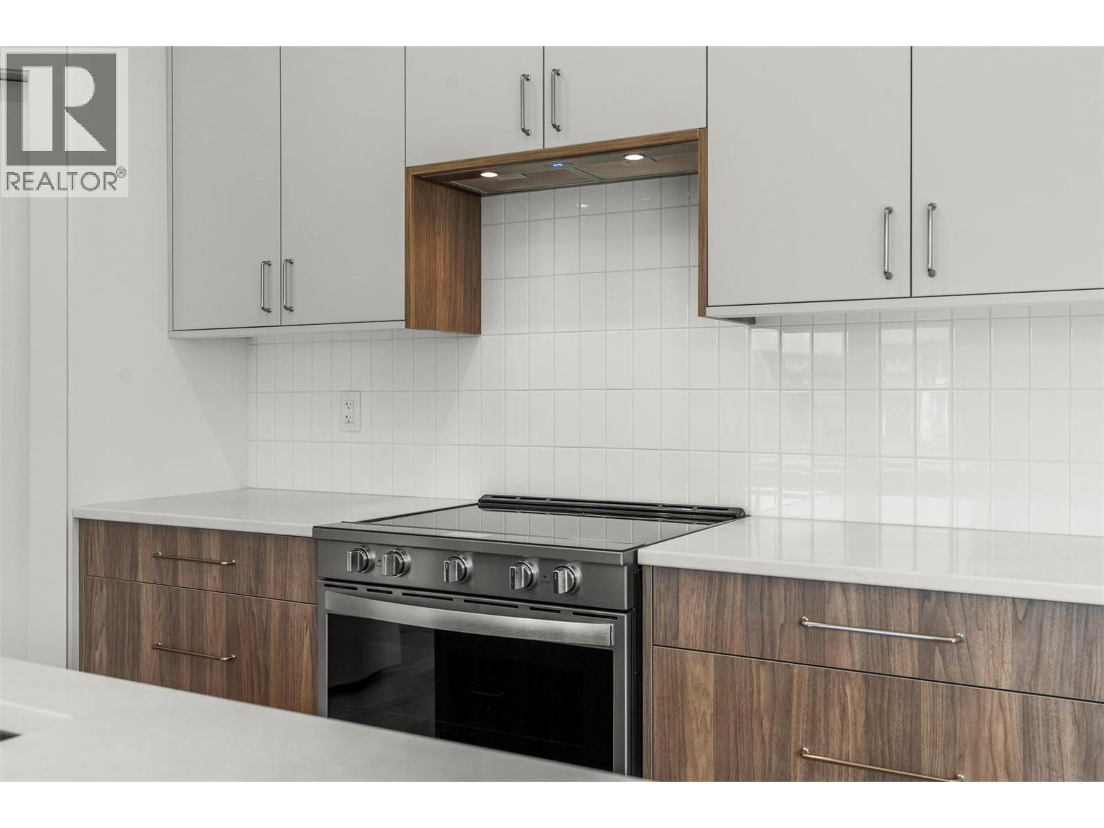 2345 Patterson Avenue Unit# 101, Armstrong, BC - Indoor Photo Showing Kitchen With Upgraded Kitchen