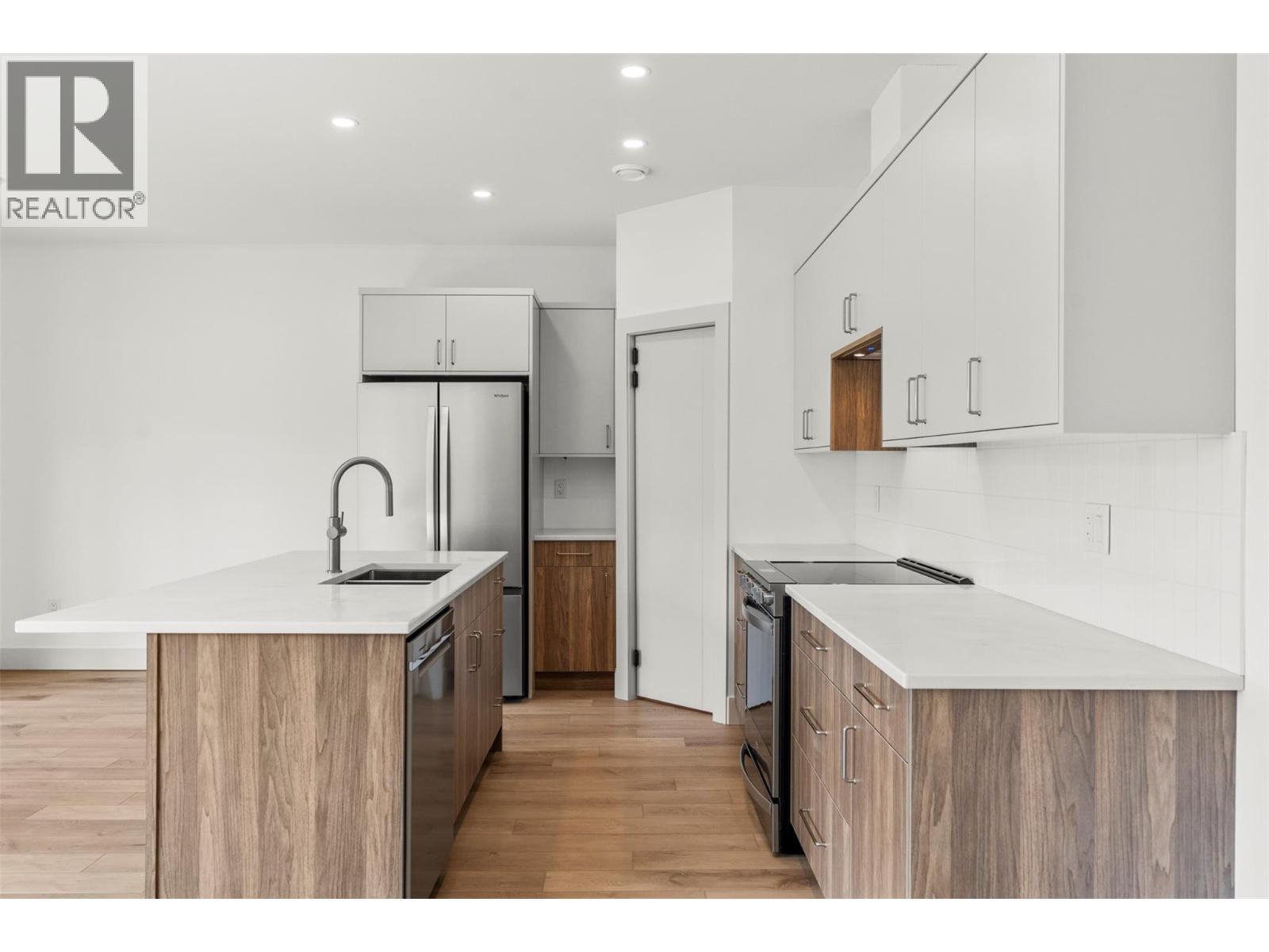 2345 Patterson Avenue Unit# 101, Armstrong, BC - Indoor Photo Showing Kitchen With Upgraded Kitchen