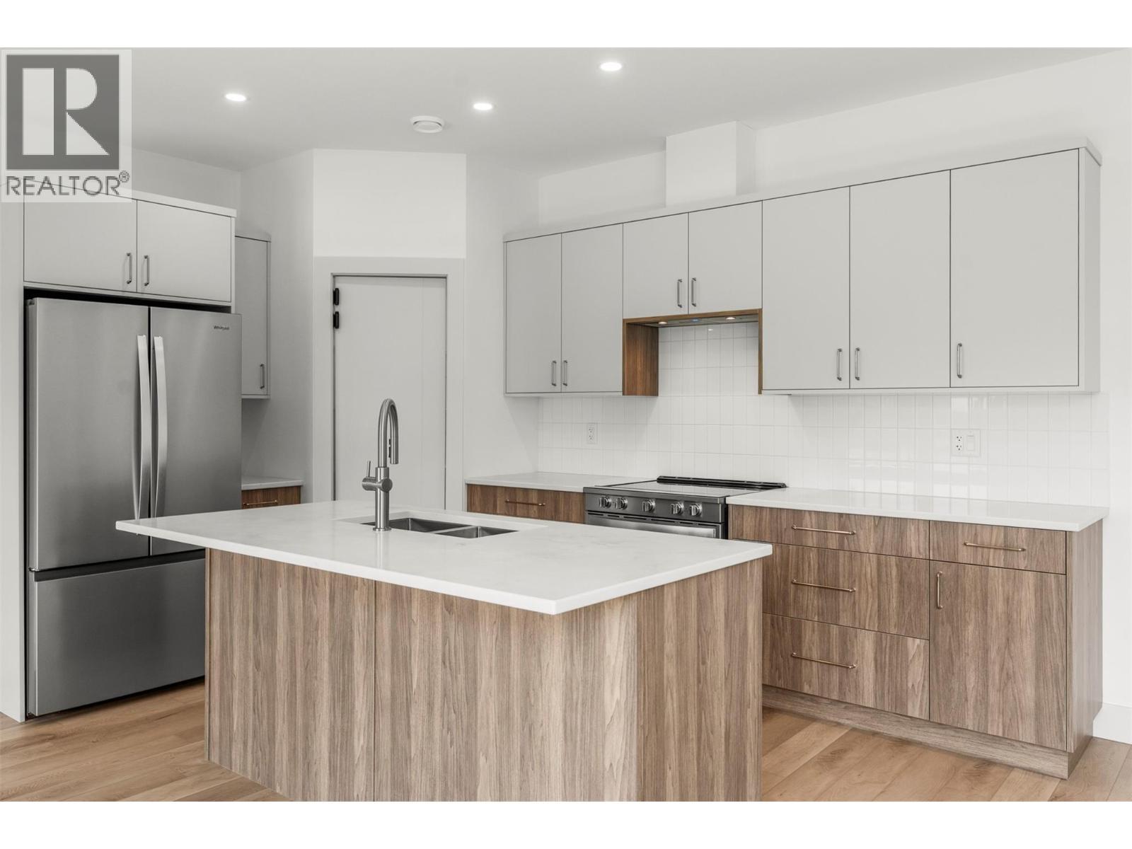 2345 Patterson Avenue Unit# 101, Armstrong, BC - Indoor Photo Showing Kitchen With Double Sink With Upgraded Kitchen