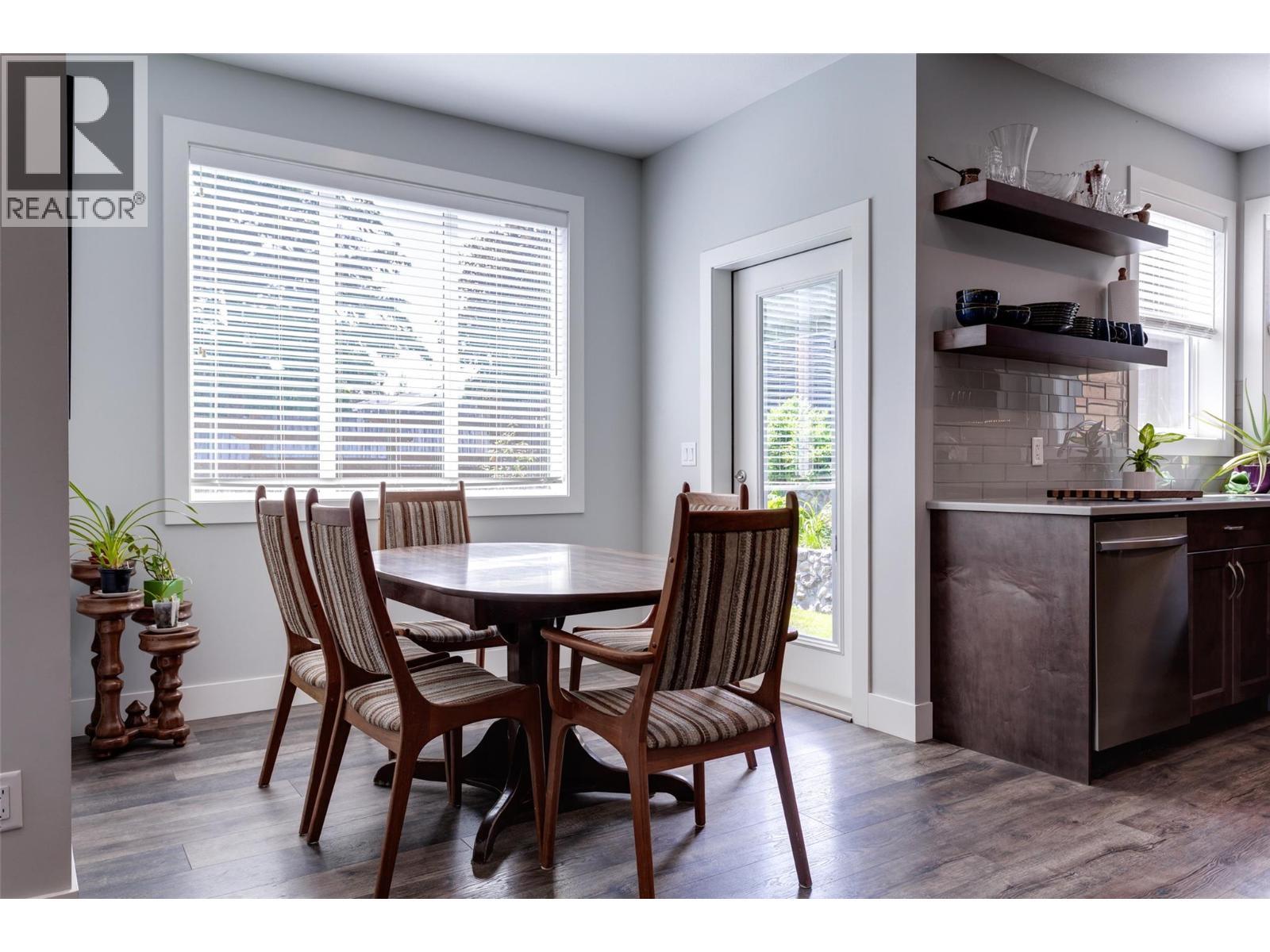 1257 And 1259 Rio Drive, Kelowna, BC - Indoor Photo Showing Dining Room