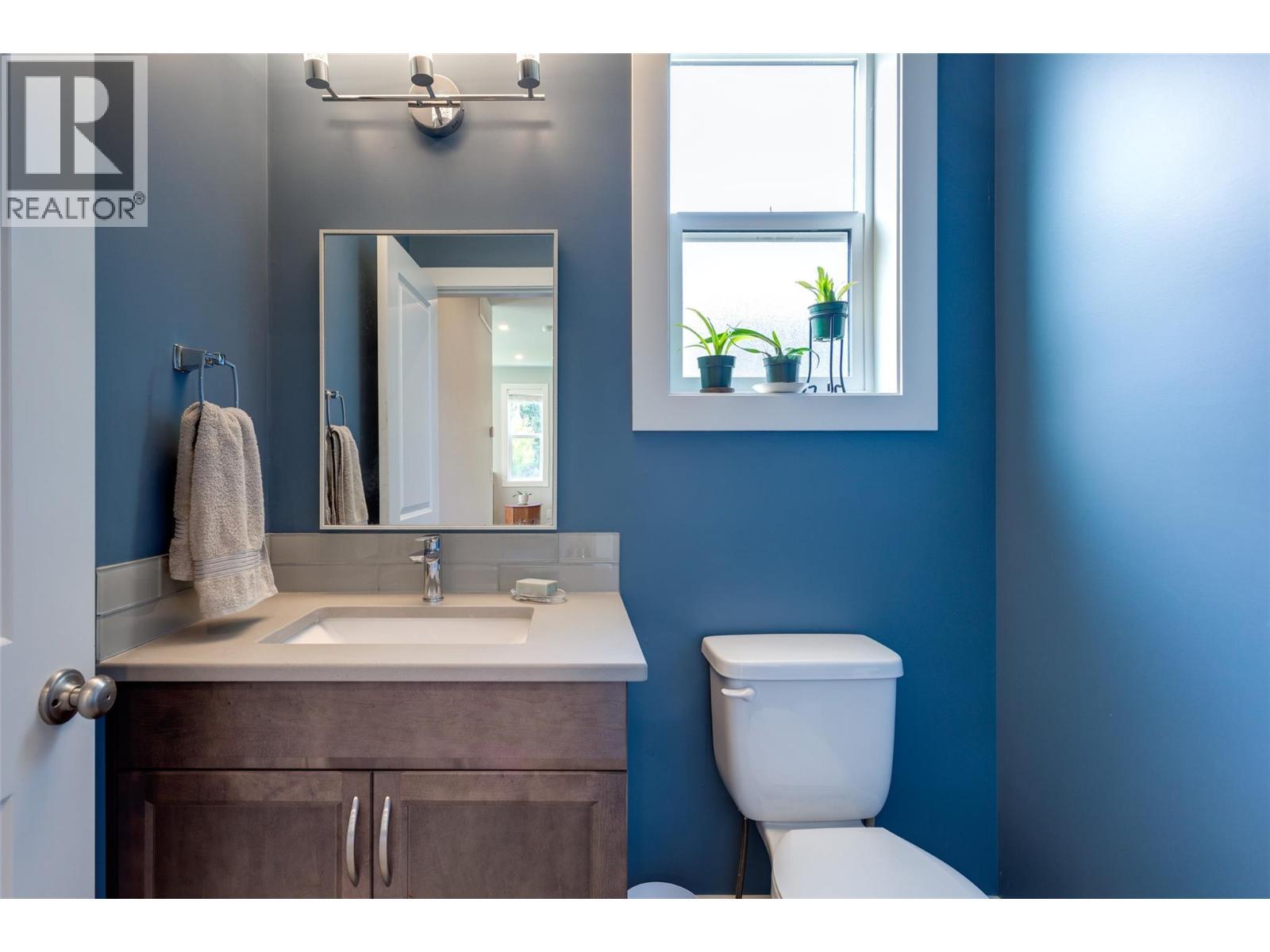 1257 And 1259 Rio Drive, Kelowna, BC - Indoor Photo Showing Bathroom