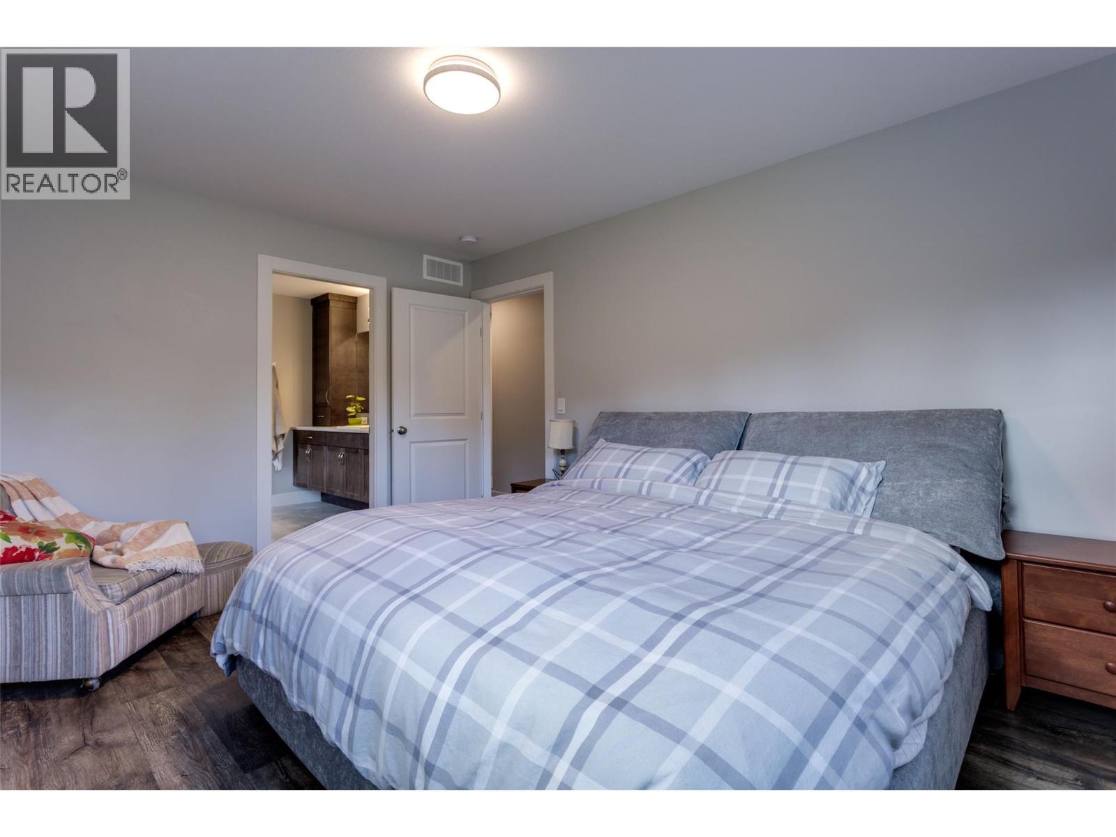 1257 And 1259 Rio Drive, Kelowna, BC - Indoor Photo Showing Bedroom