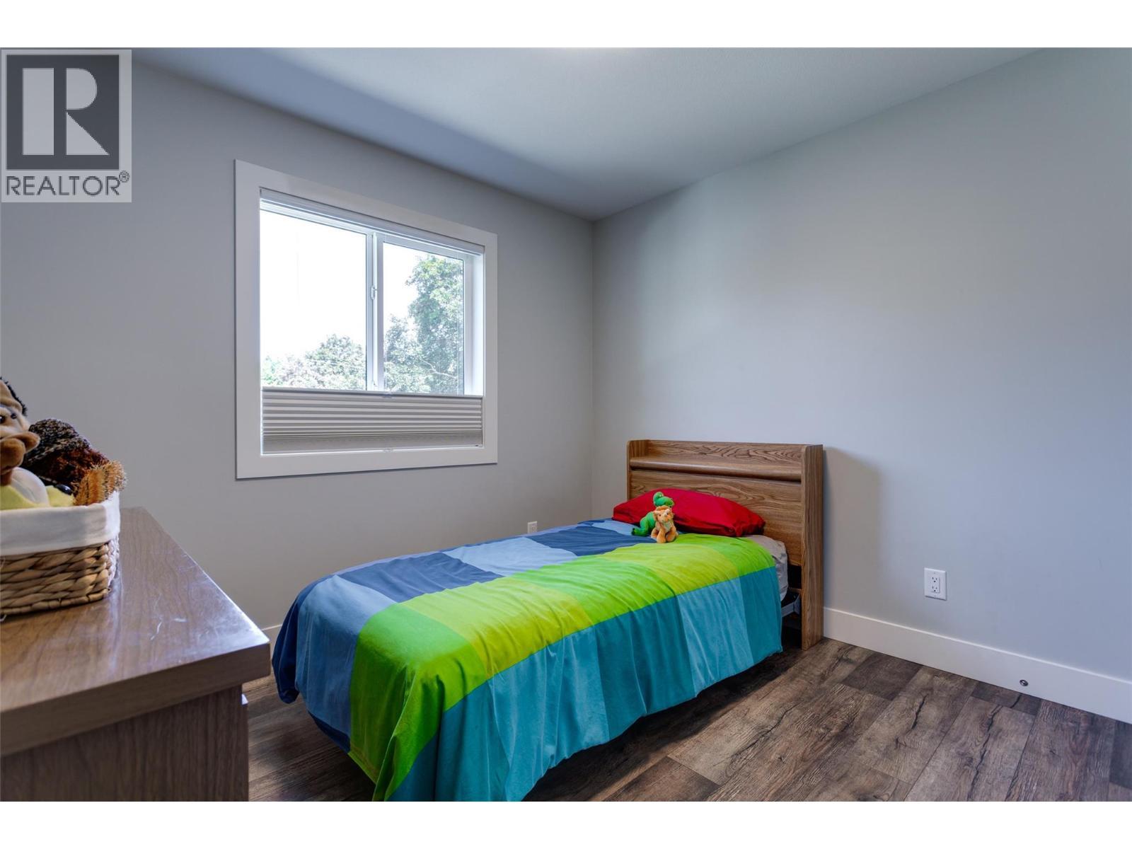 1257 And 1259 Rio Drive, Kelowna, BC - Indoor Photo Showing Bedroom