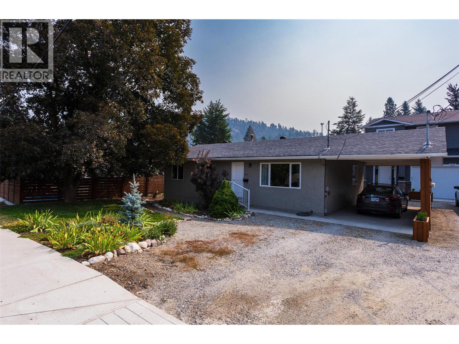 1257 And 1259 Rio Drive, Kelowna, BC - Outdoor